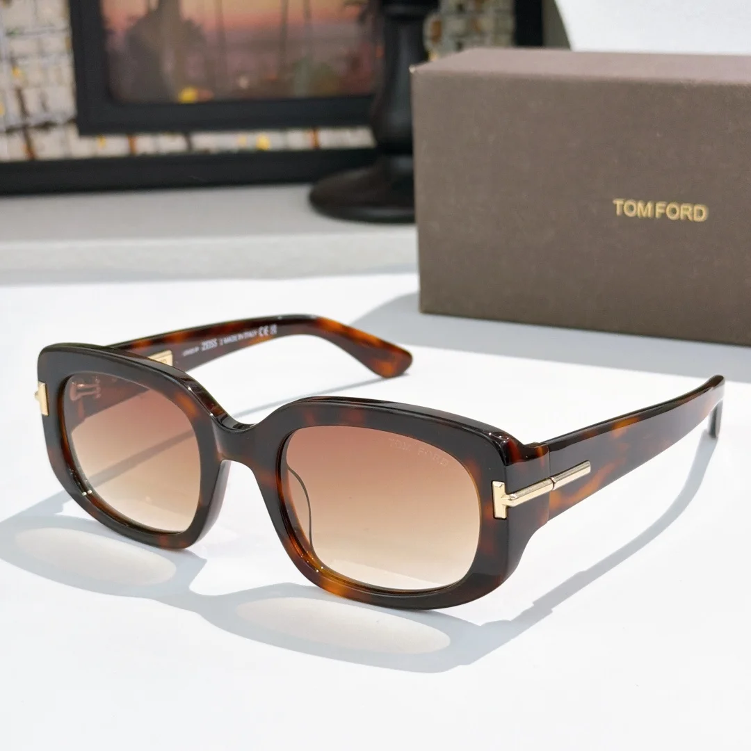 Солнечные очки Tom Ford FT1253 - изображение 1