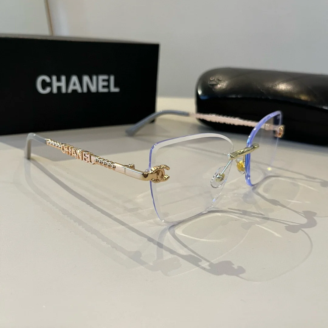 Солнцезащитные очки Chanel с прозрачной оправой - изображение 1