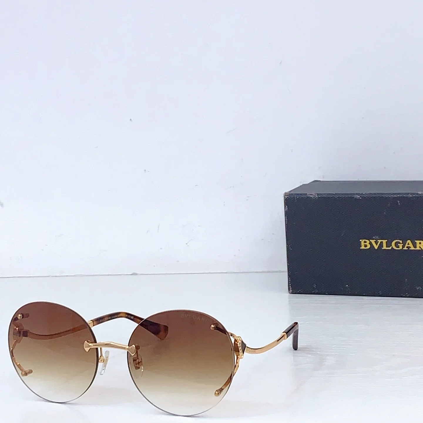Солнцезащитные очки Bvlgari BV 9039B, золотая оправа - изображение 1