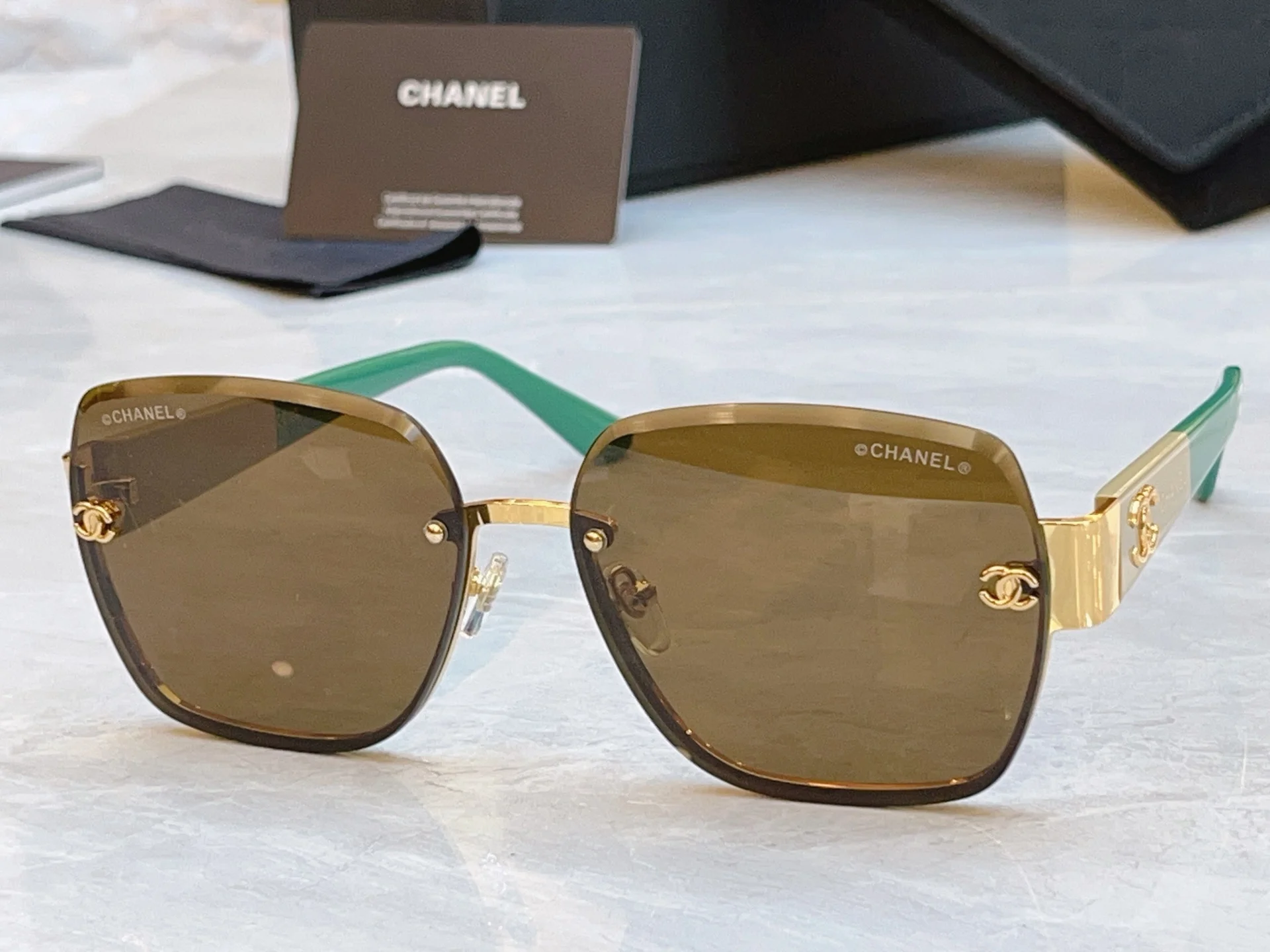 Солнечные очки Chanel - изображение 1