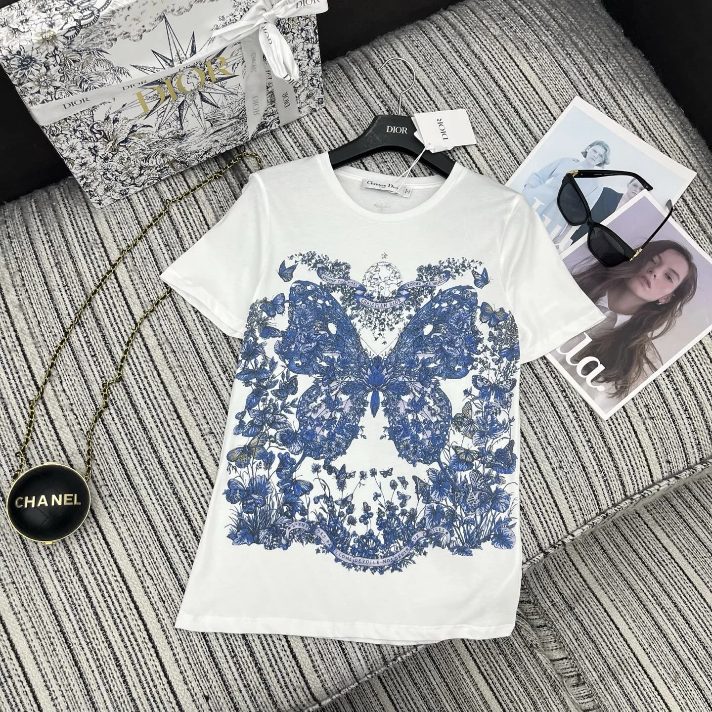 Женская футболка Dior с принтом бабочки и цветов
