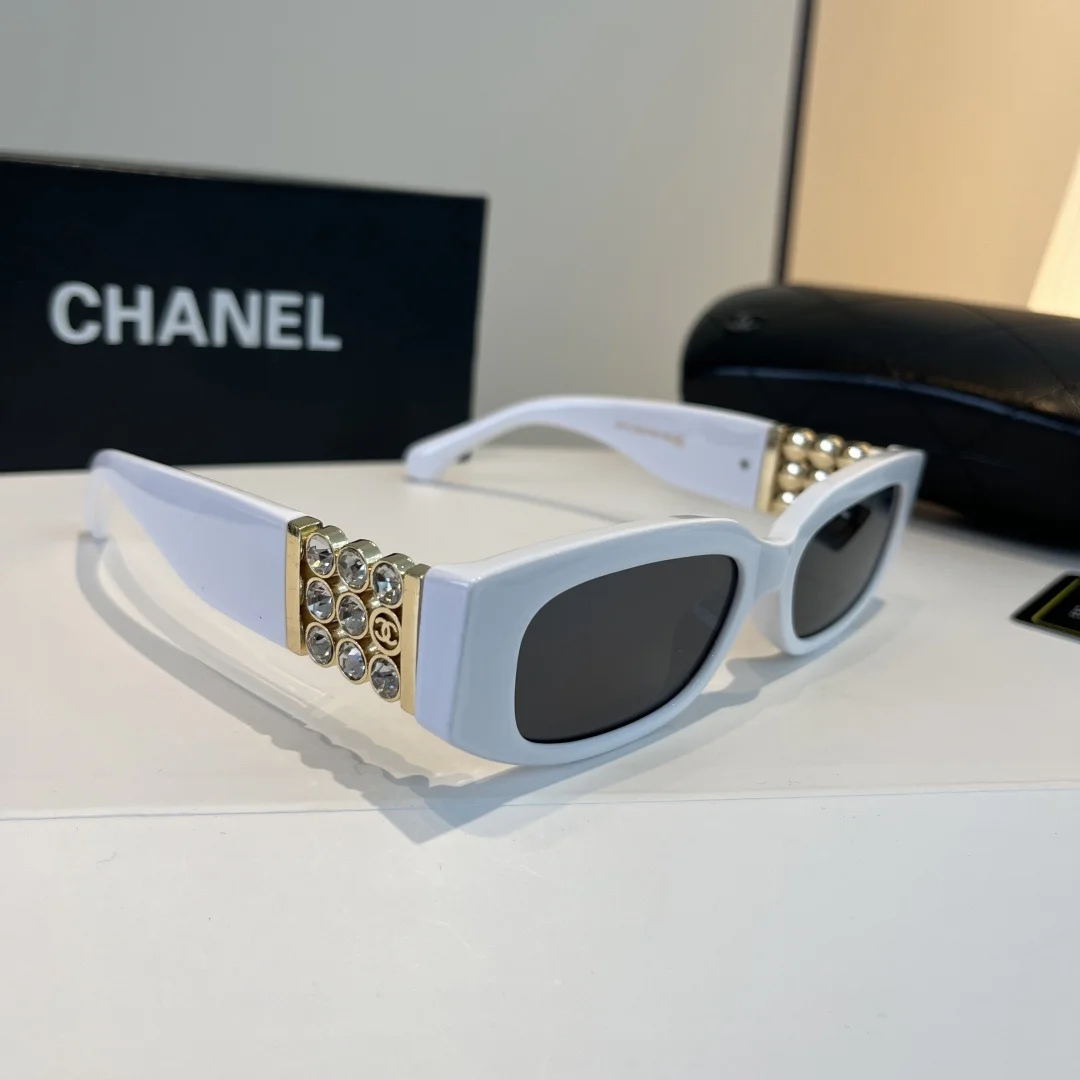 Солнцезащитные очки Chanel белые - изображение 1