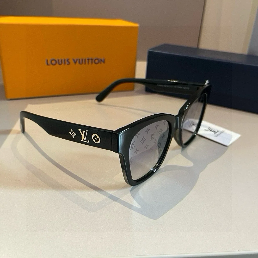Louis Vuitton Очки черные с логотипом