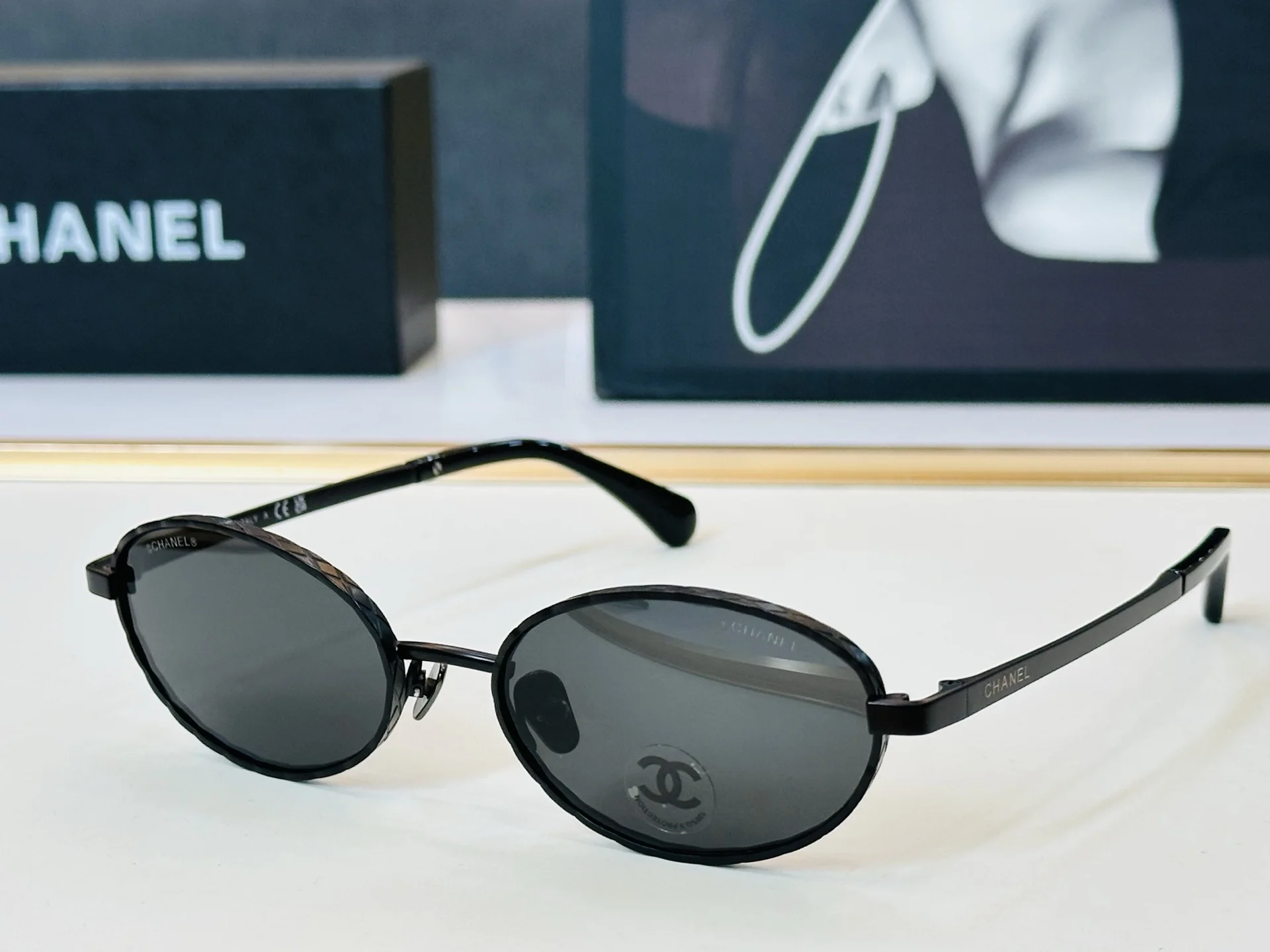 Солнцезащитные очки Chanel, черная оправа, размер 54 - изображение 1