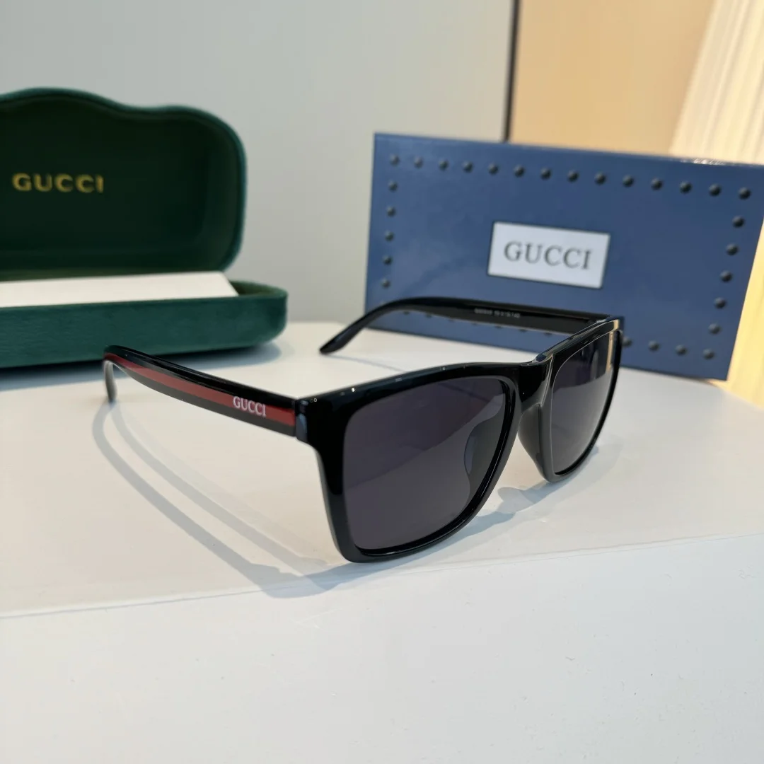 Солнцезащитные очки Gucci черные - изображение 1