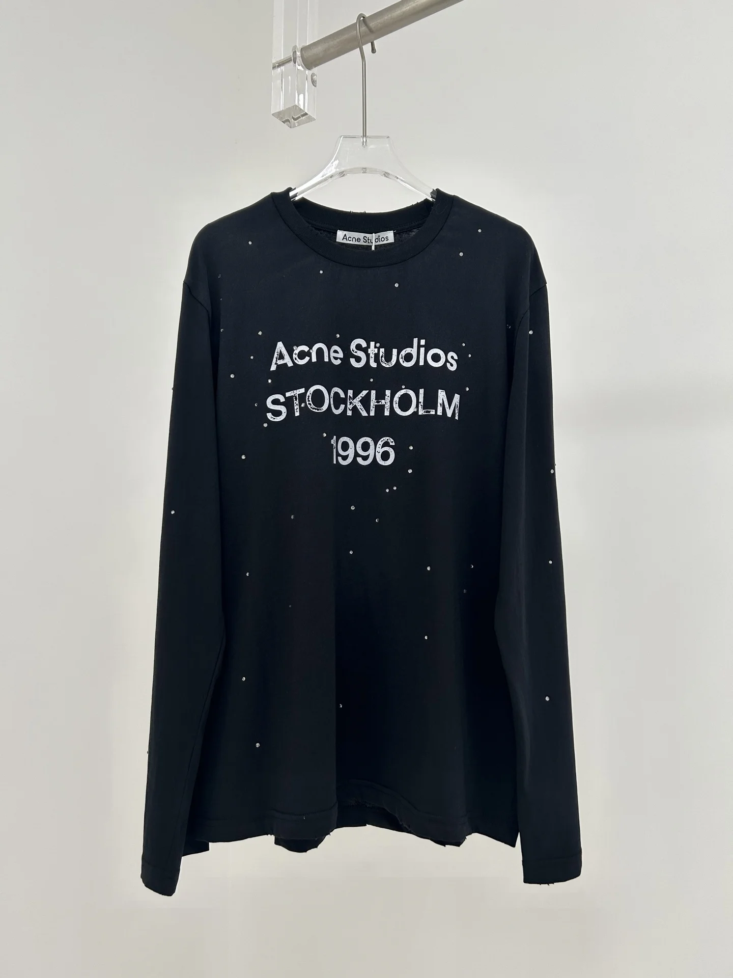 Футболка Acne Studios со стразами и принтом - изображение 1