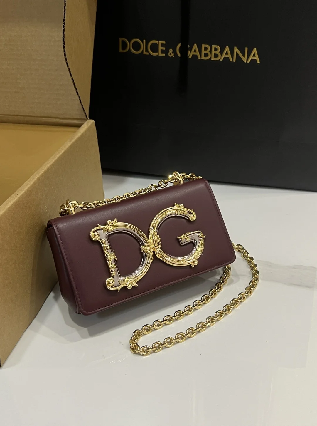 Сумка Dolce & Gabbana через плечо - изображение 1