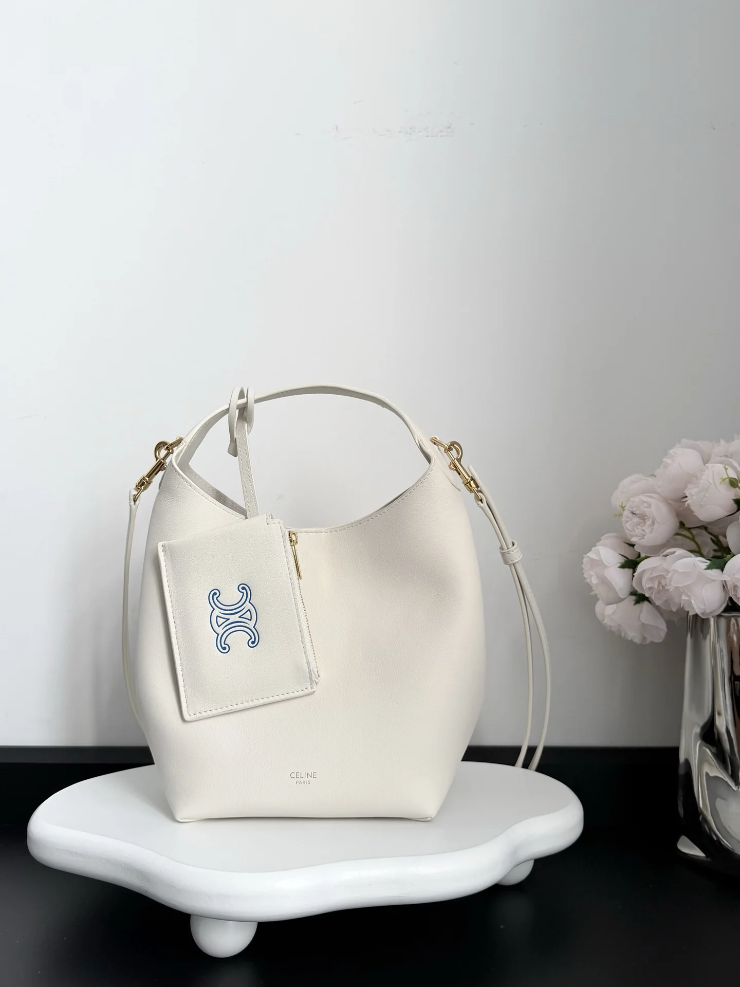 Сумка Celine Hobo белого цвета - изображение 1