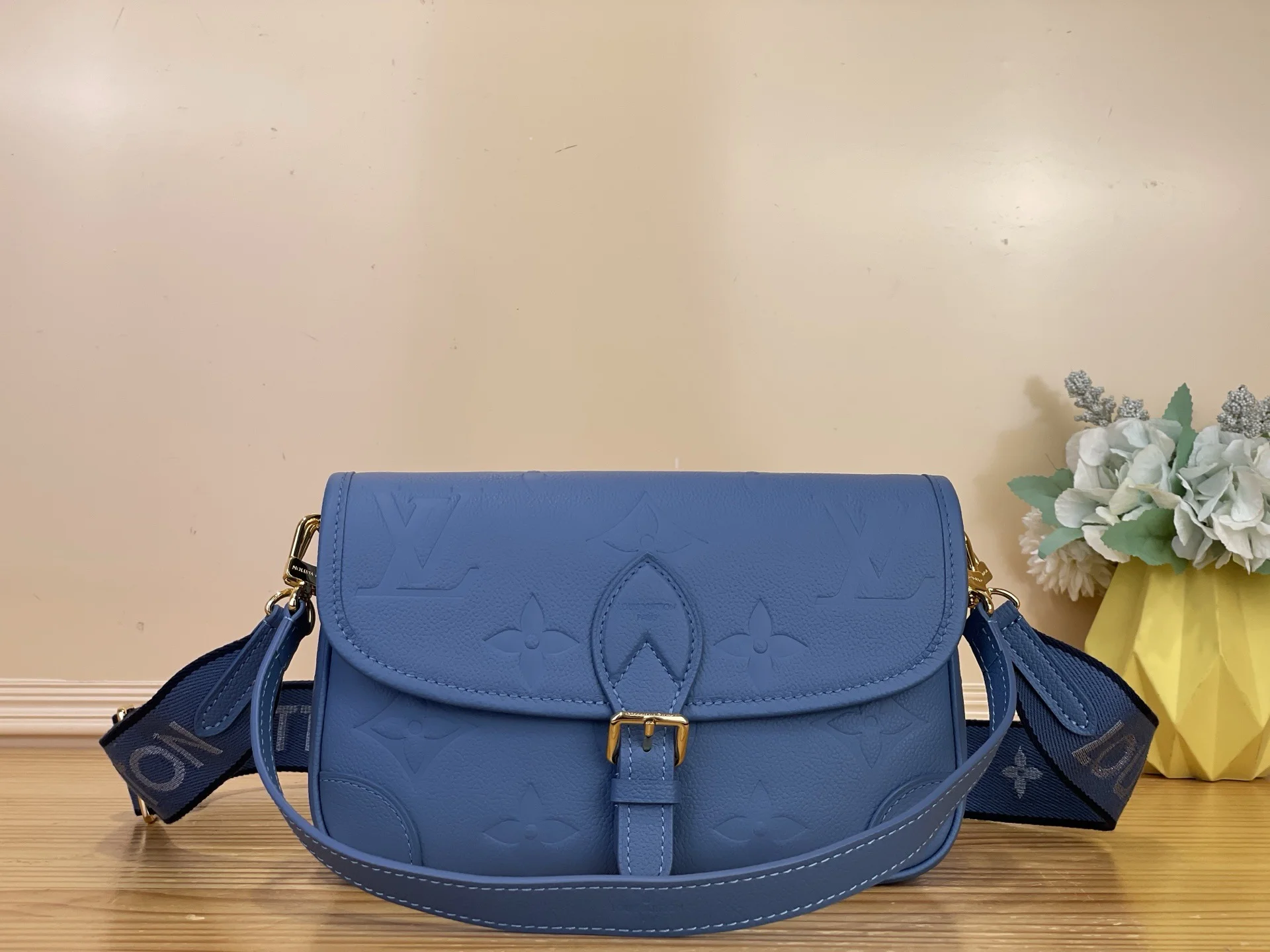 Сумка Louis Vuitton Diane через плечо, синий цвет - изображение 1