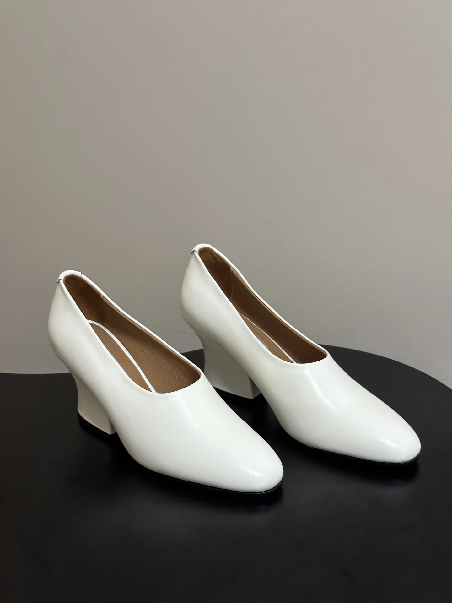 Женские кожаные мюли Jil Sander, белый цвет, каблук 5.5 см