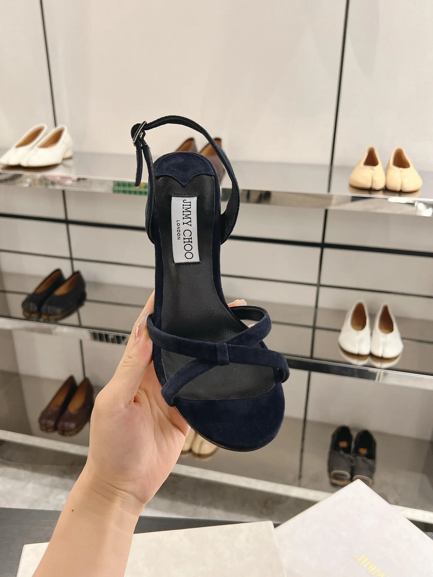 Сандалии женские с закругленным носком от Jimmy Choo - изображение 1