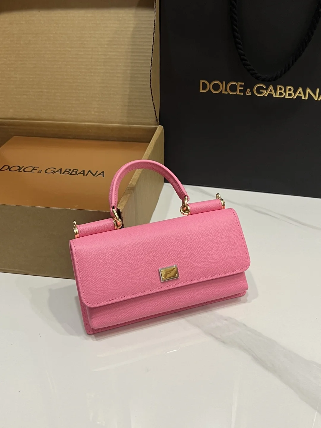 Женская сумка Dolce & Gabbana розовая из натуральной кожи - изображение 1