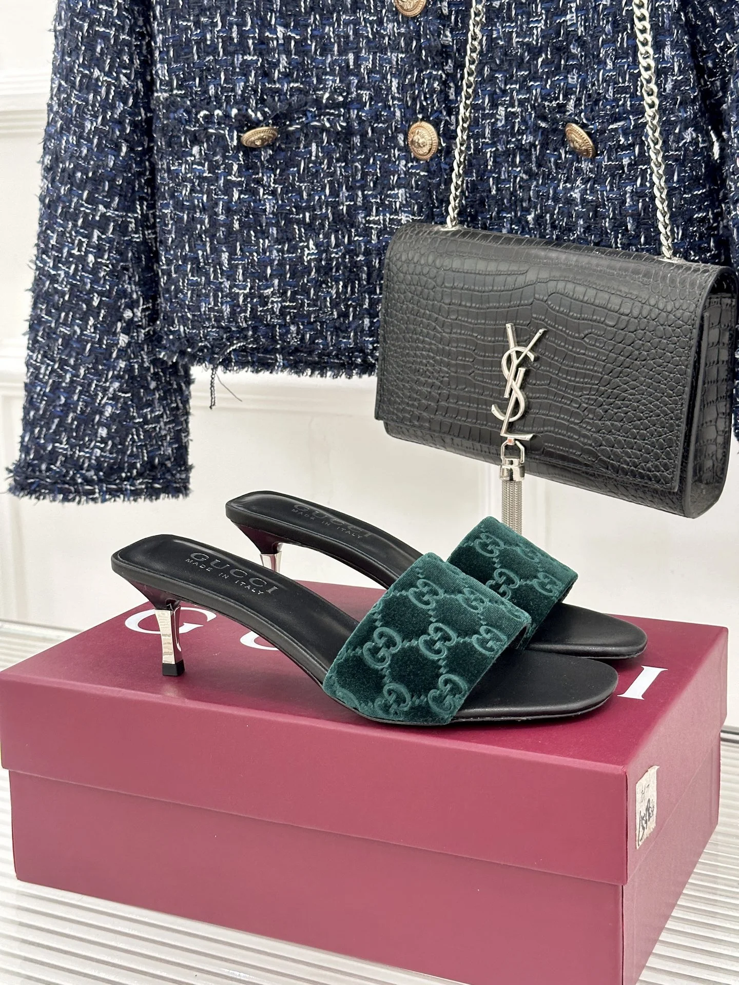 Туфли женские Gucci зеленые с принтом GG на каблуке