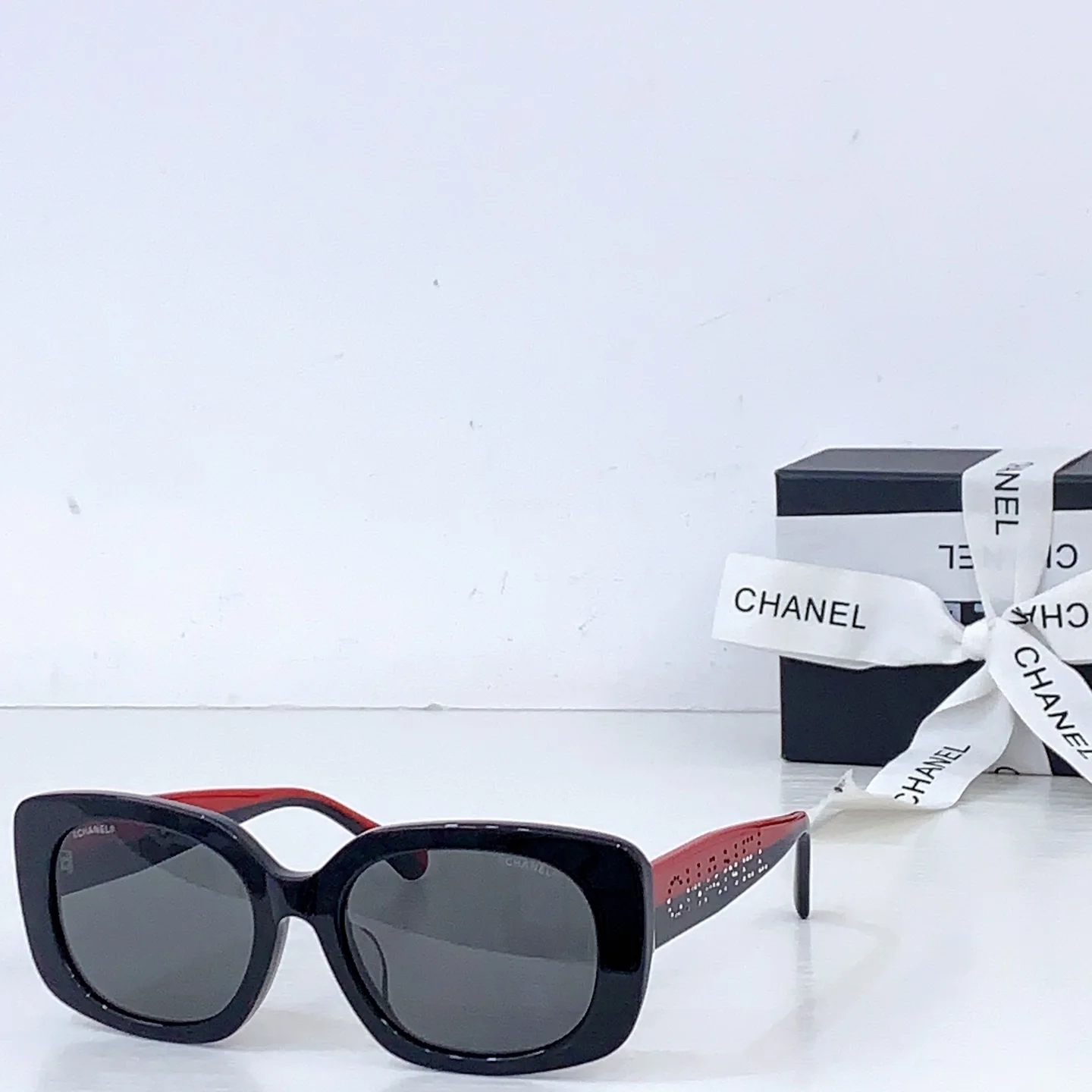 Солнцезащитные очки Chanel CH5563B - изображение 1