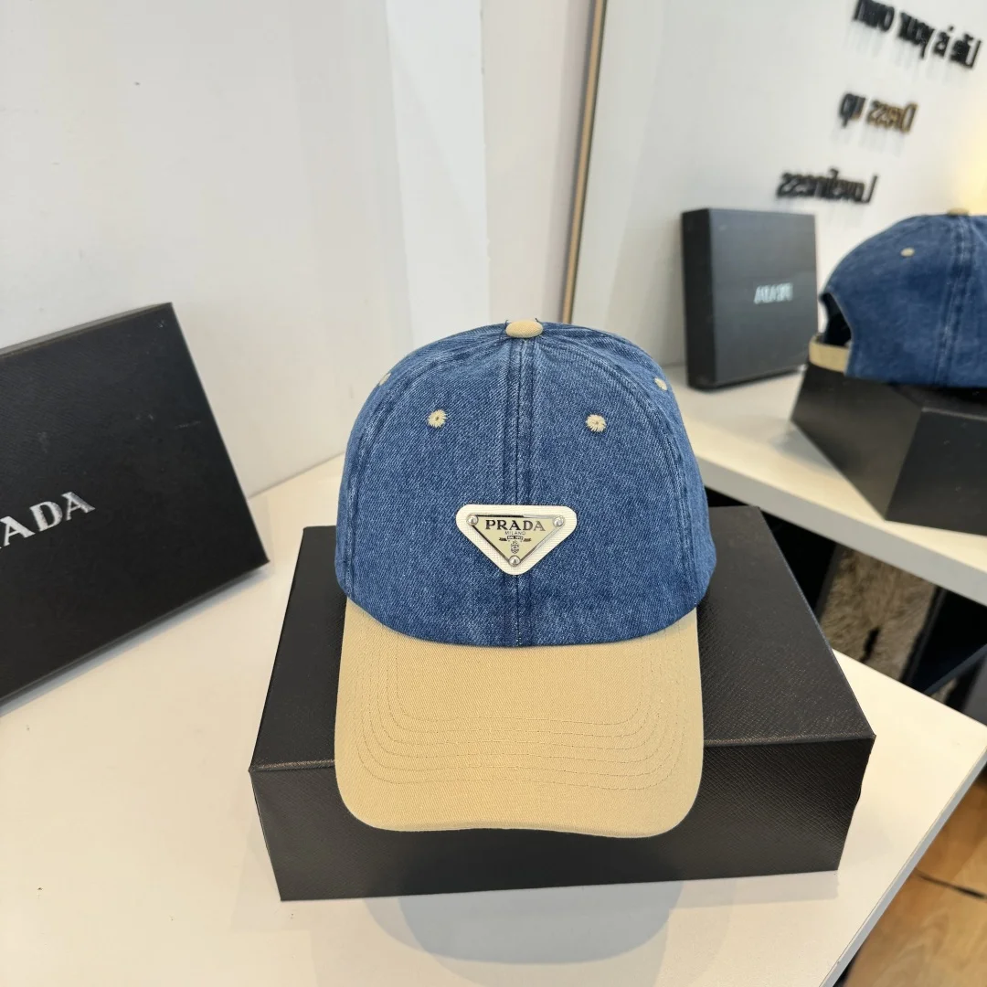 Бейсболка с металлическим логотипом Prada