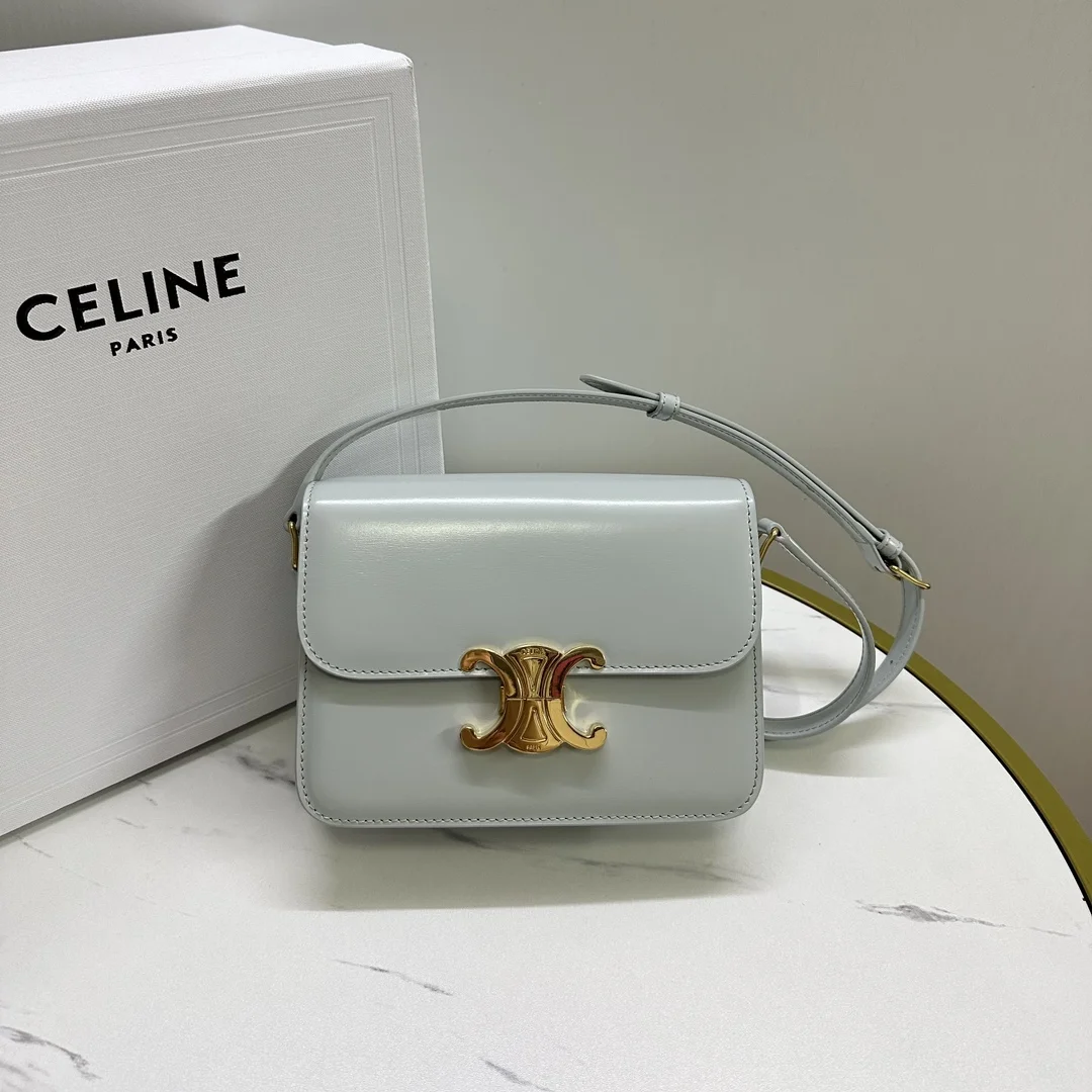 Сумка Celine Triomphe Mini светло-голубого цвета - изображение 1