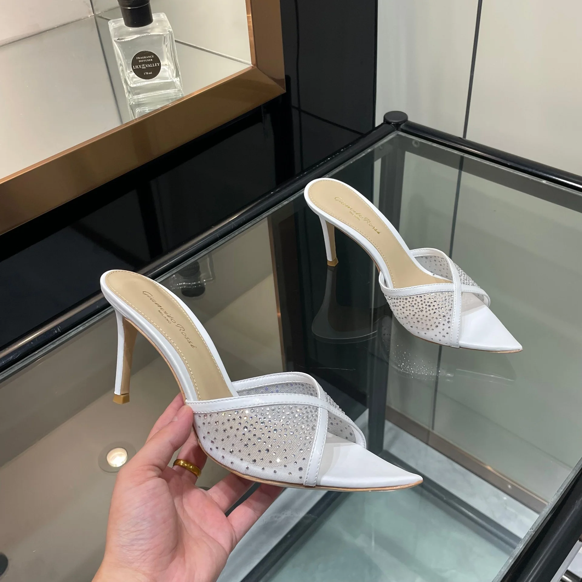 Туфли-мюли Gianvito Rossi белые со стразами - изображение 1
