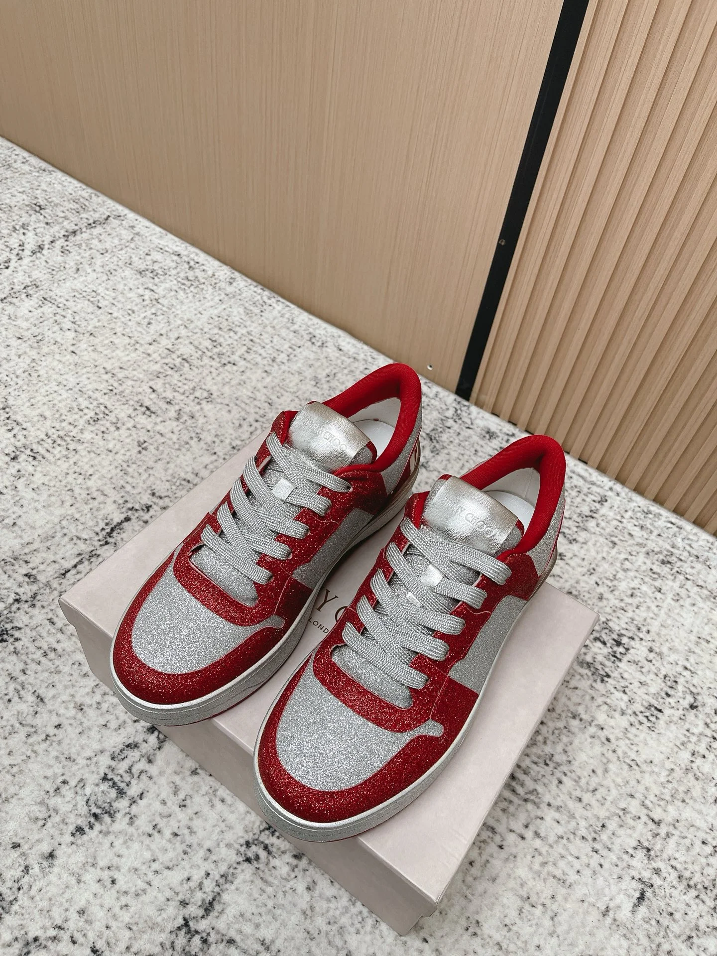 Женские кроссовки Jimmy Choo Florent, красные с серебристым блеском