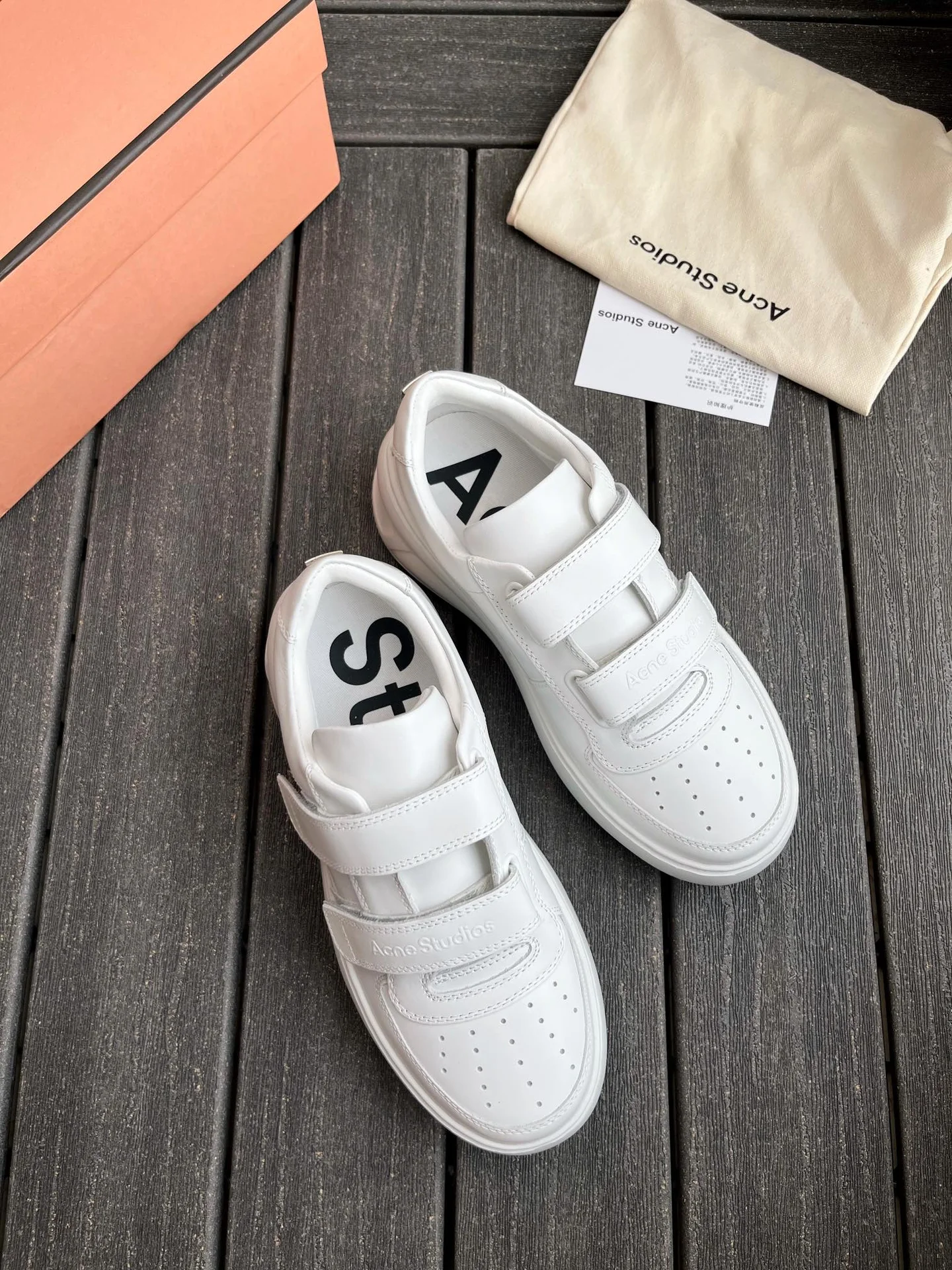 Кроссовки женские Acne Studios, белые, на липучках - изображение 1