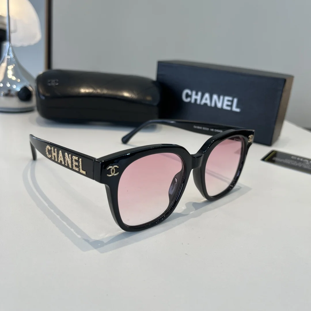 Солнцезащитные очки Chanel черные с розовыми линзами - изображение 1