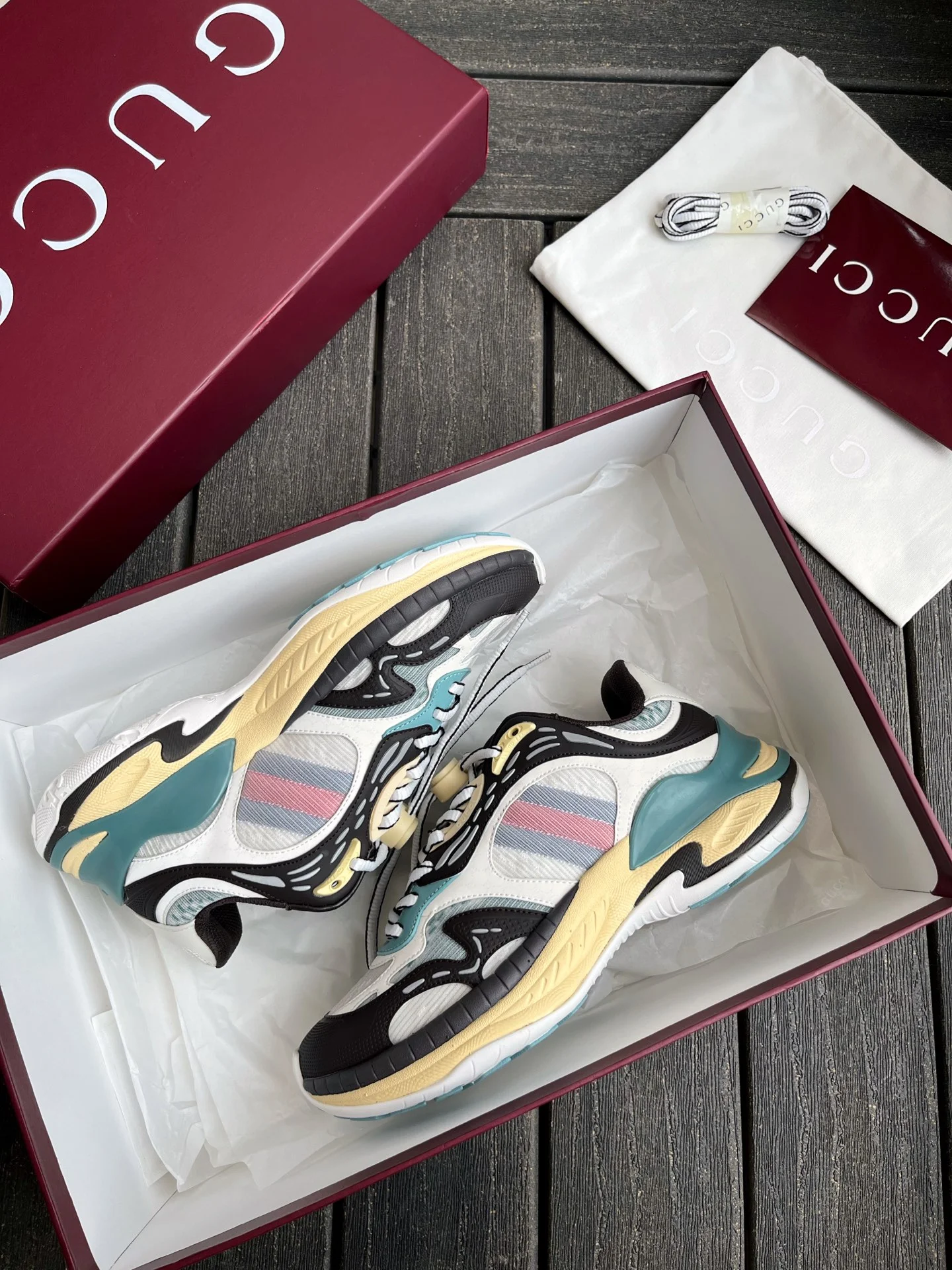 Кроссовки Gucci P600 женские спортивные - изображение 1
