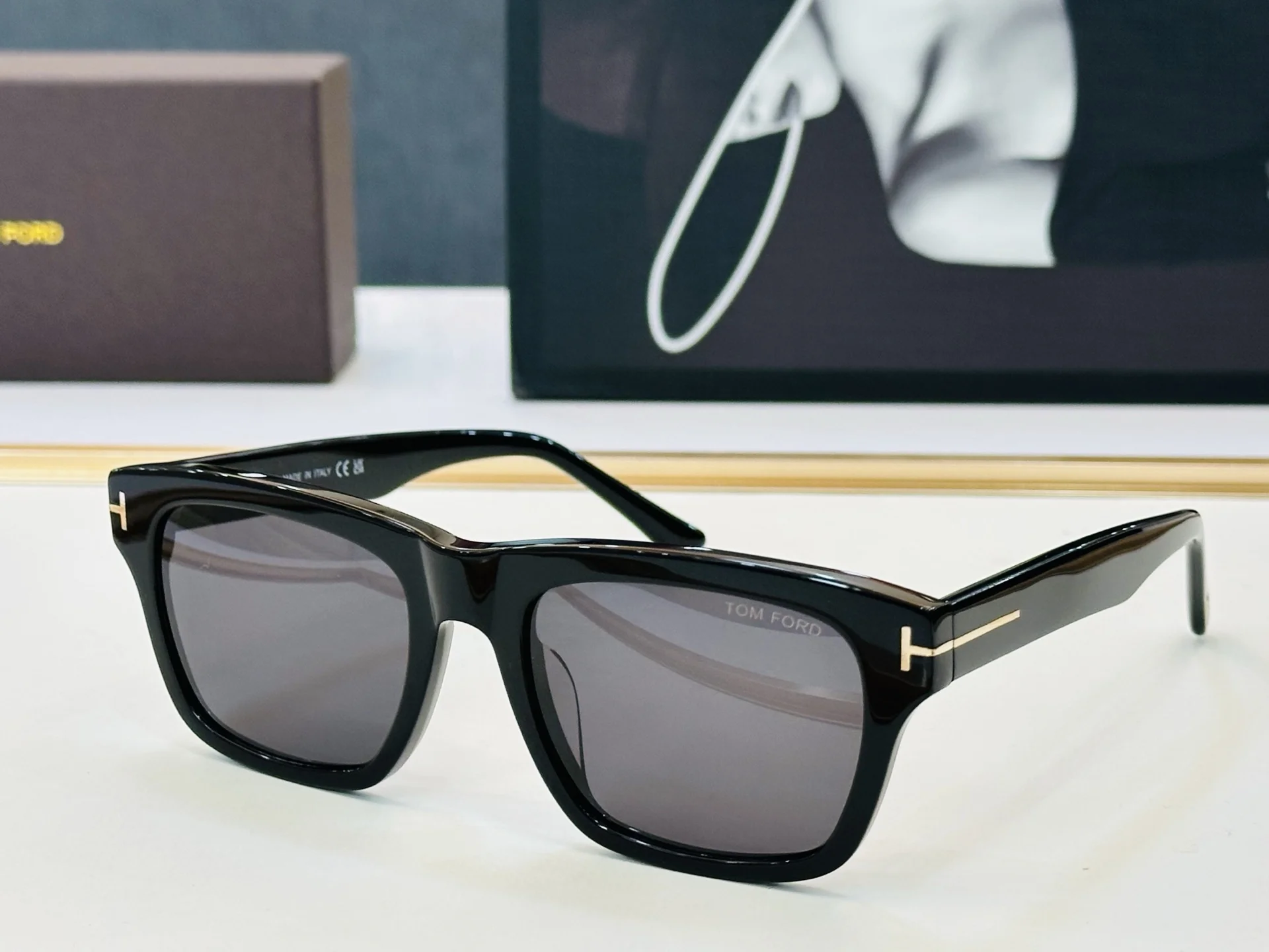 Солнцезащитные очки Tom Ford черные - изображение 1