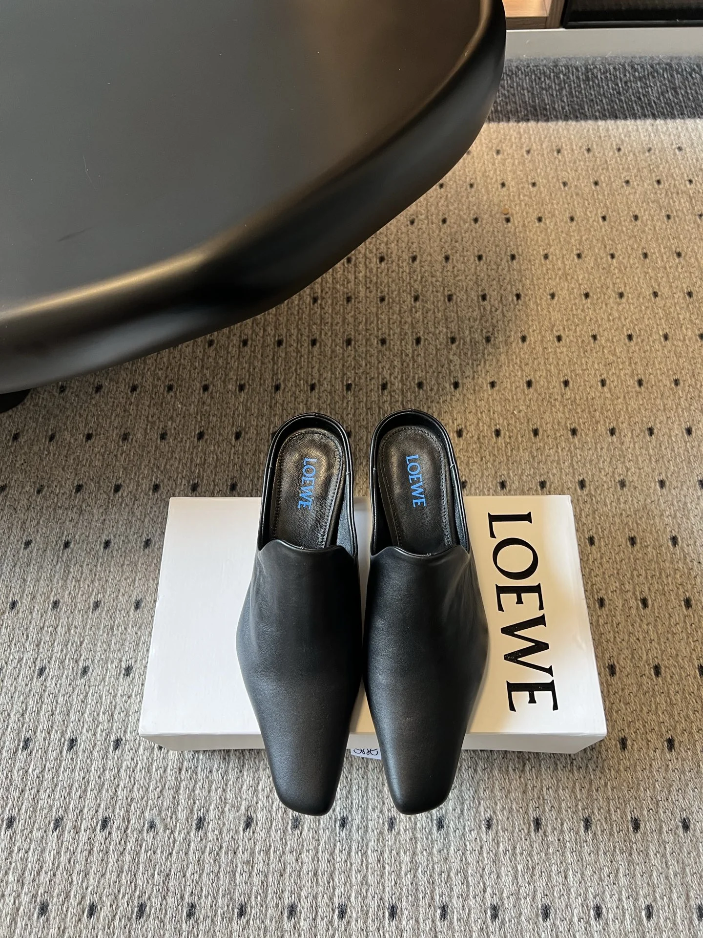 Мюли Loewe черные кожаные с квадратным носком - изображение 1
