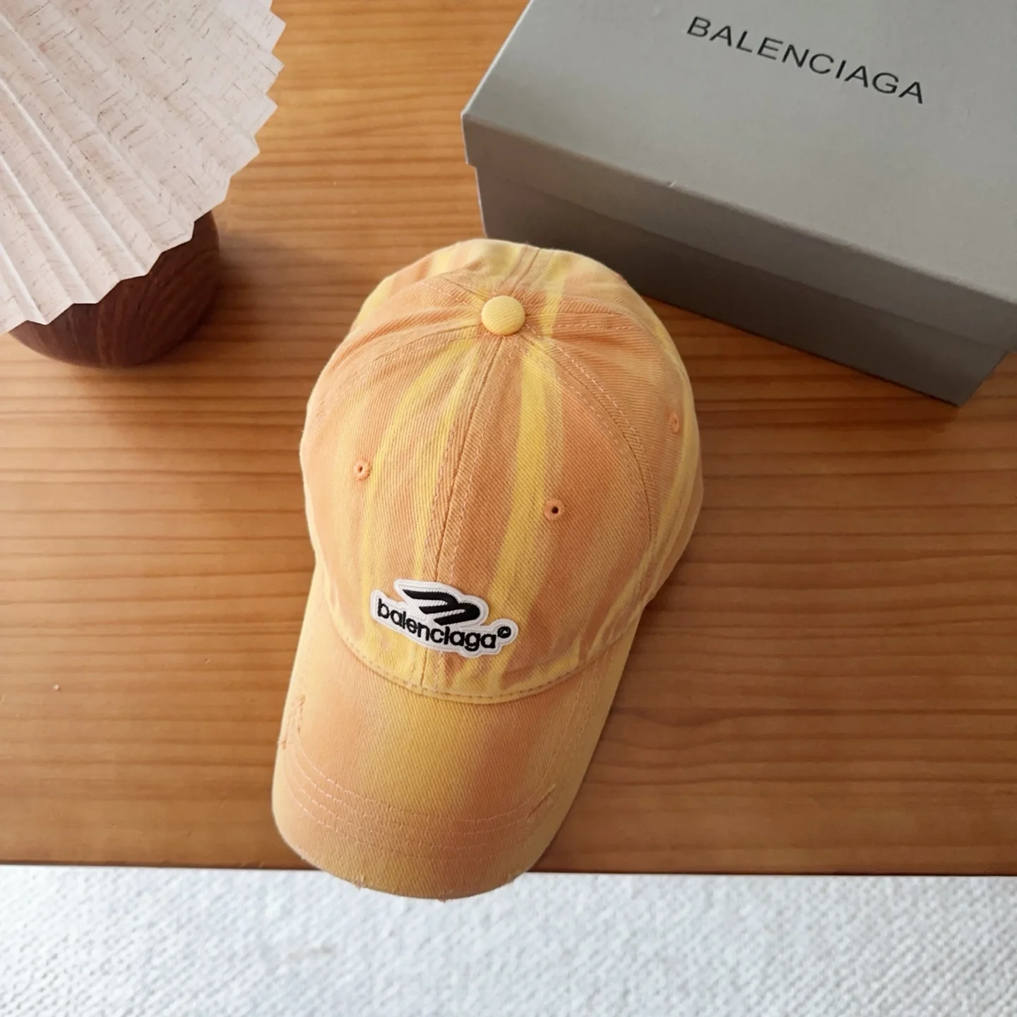 Бейсболка Balenciaga желтая с градиентом - изображение 1