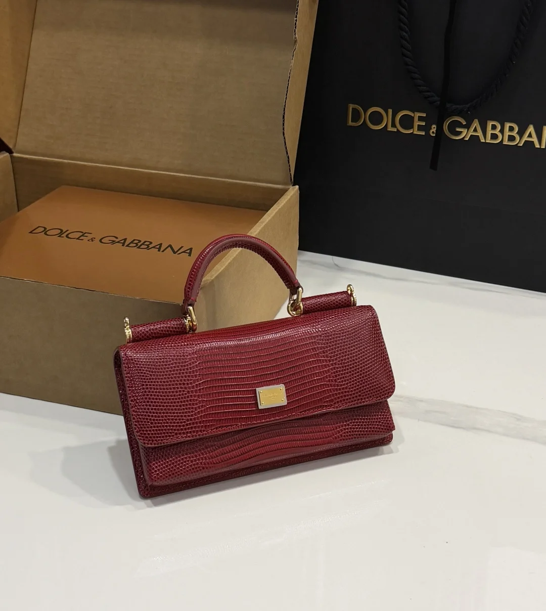 Сумка Dolce & Gabbana красная - изображение 1