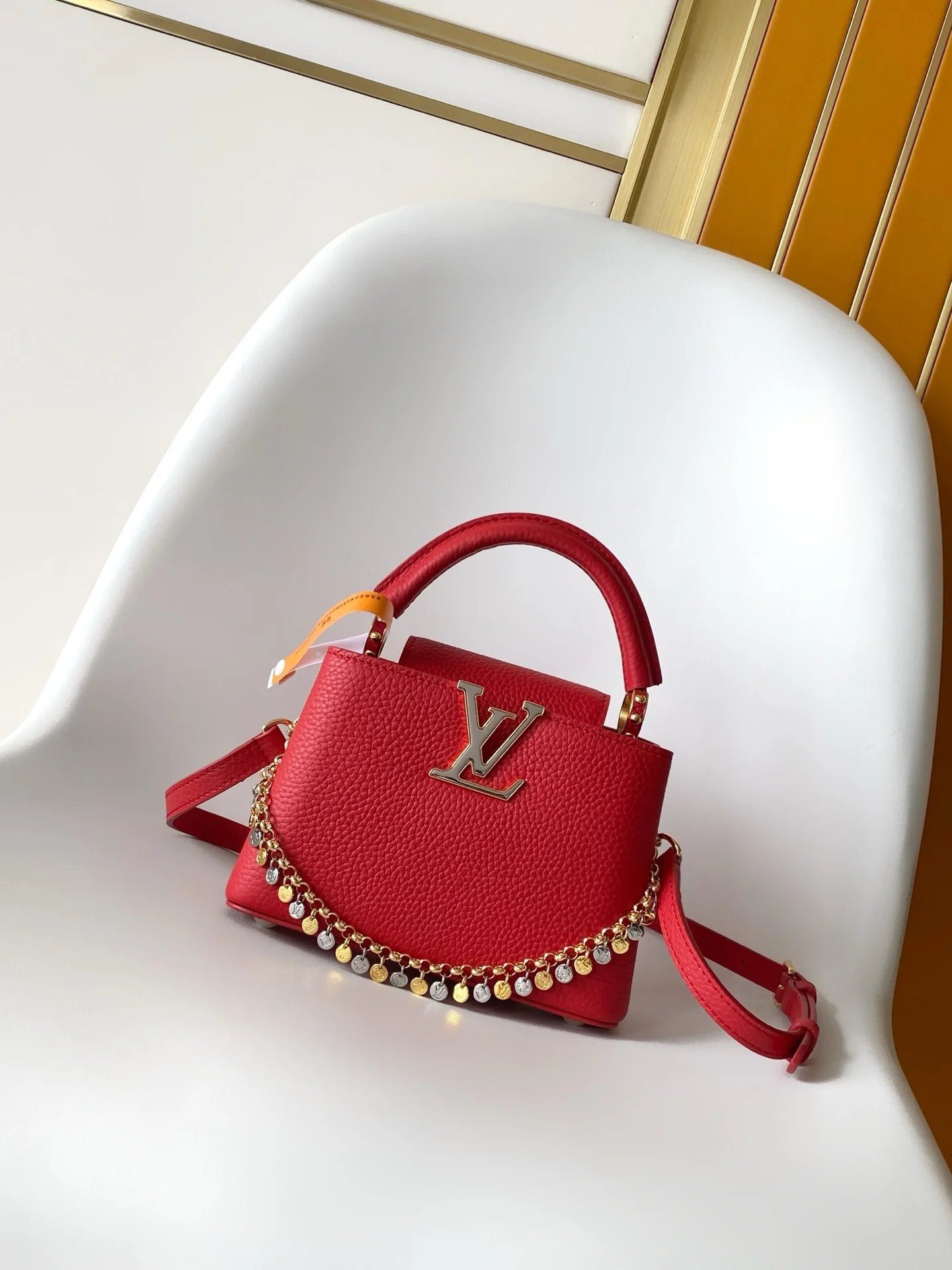Мини-сумка Louis Vuitton Capucines серия Confetti - изображение 1