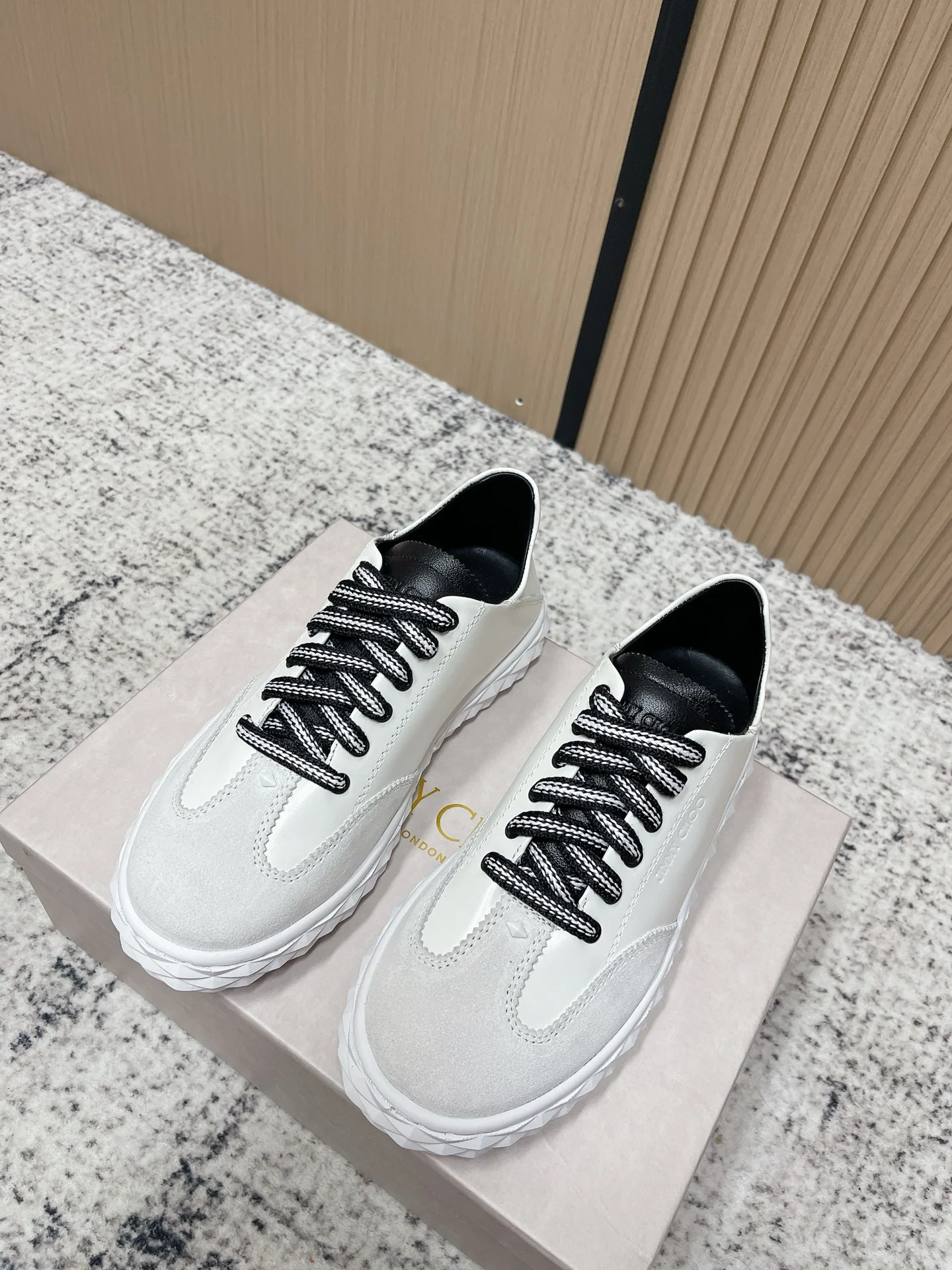 Кроссовки Jimmy Choo белые - изображение 1