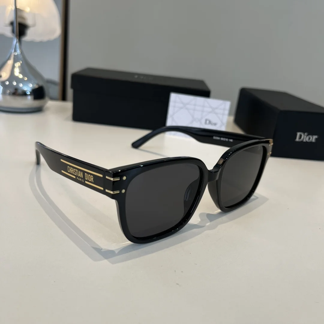 Солнцезащитные очки Christian Dior - изображение 1