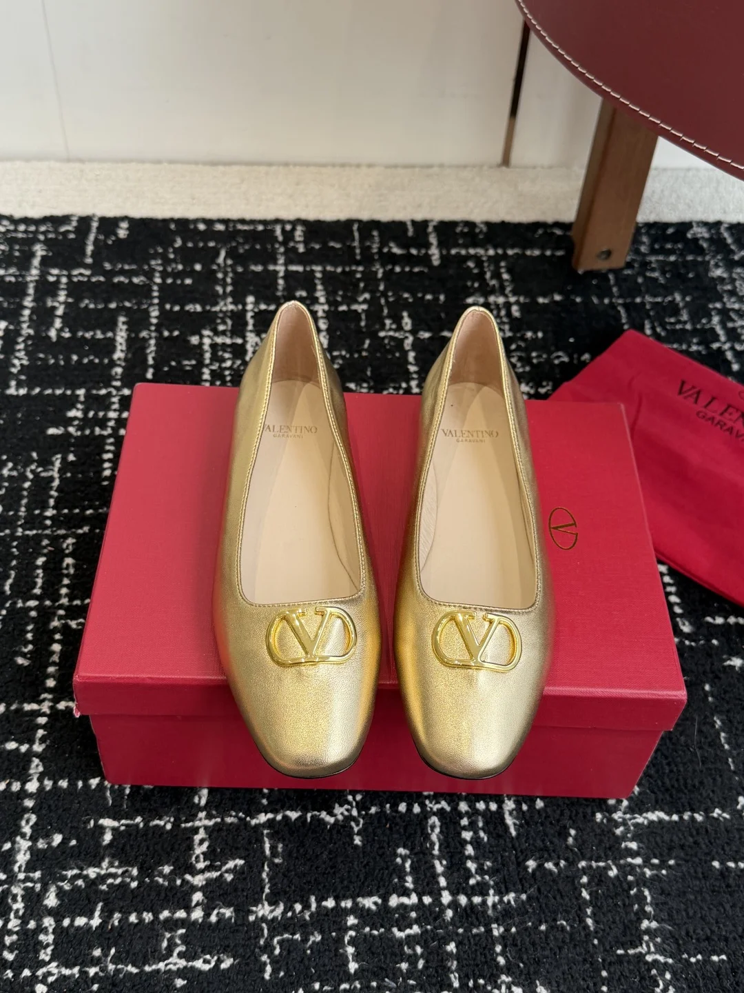 Балетки Valentino Gold V-logo - изображение 1