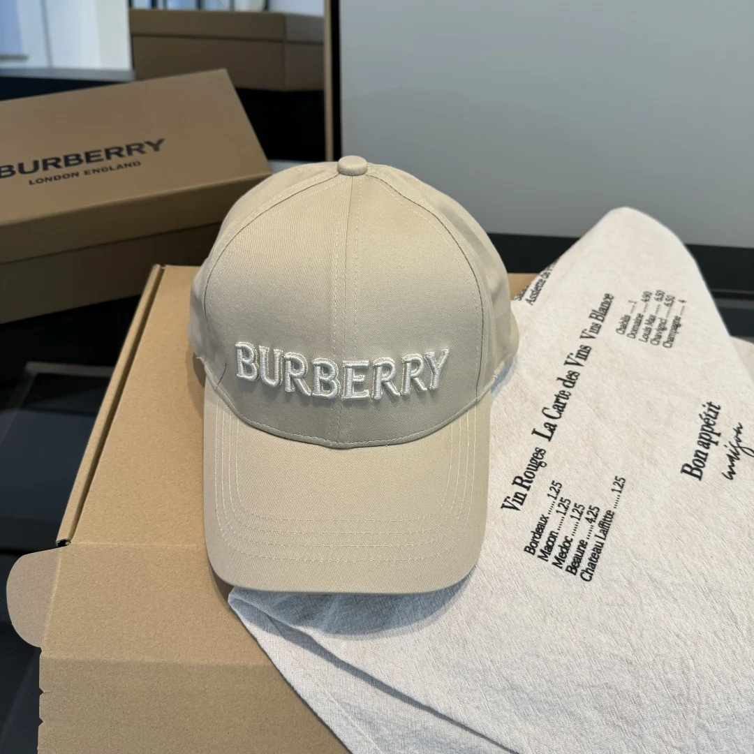 Бежевая бейсболка с вышивкой Burberry - изображение 1