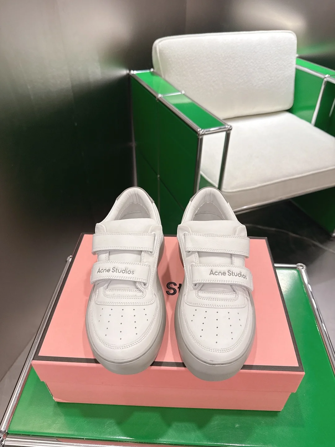 Женские кроссовки Acne Studios на липучках - изображение 1