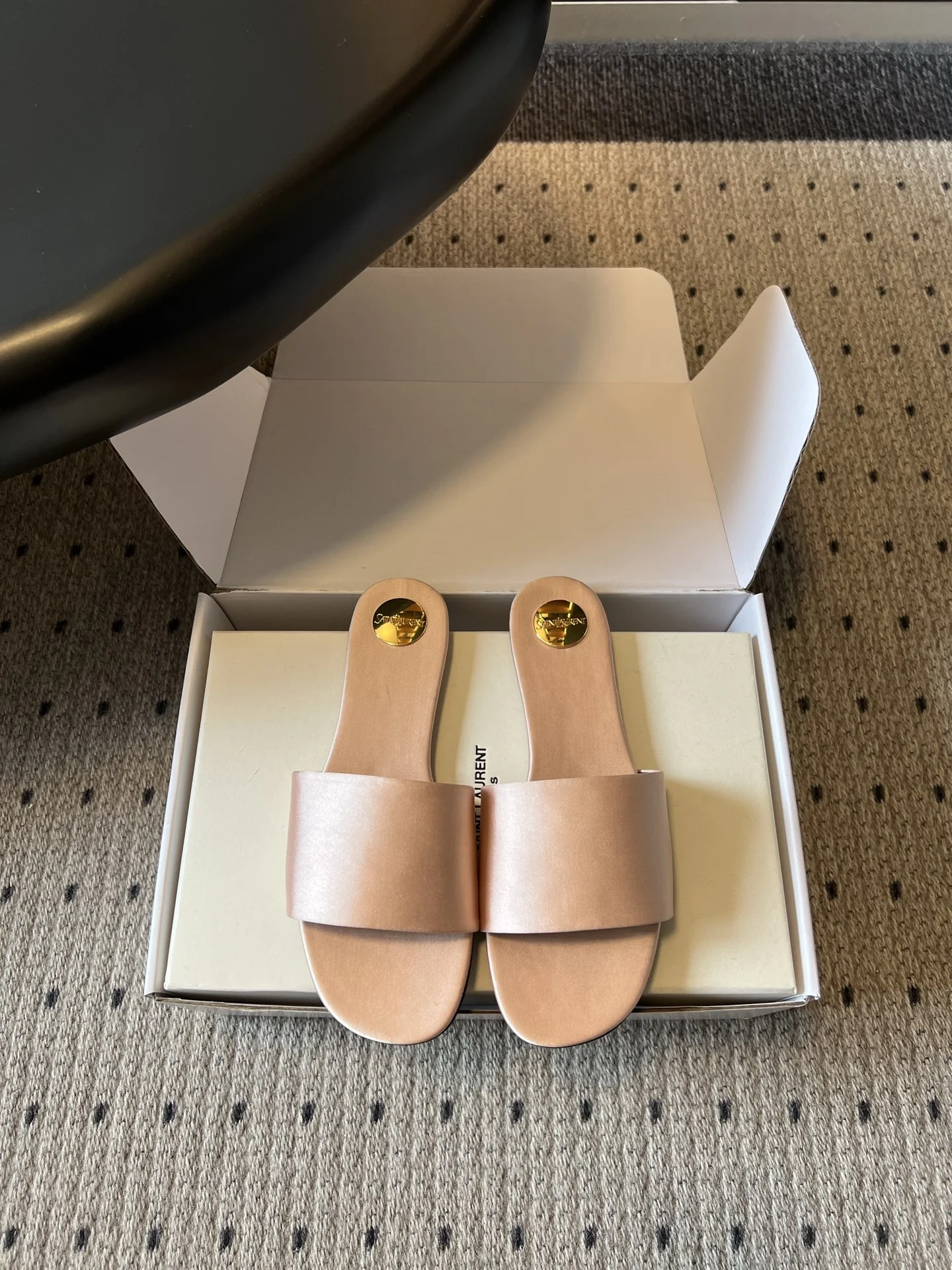 Босоножки женские атласные розовые Saint Laurent - изображение 1