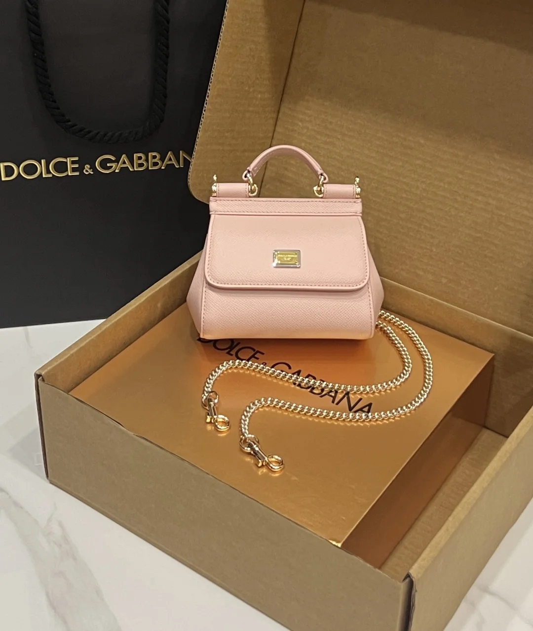 Мини-сумка Dolce & Gabbana Sicily розовая с ручкой и цепочкой