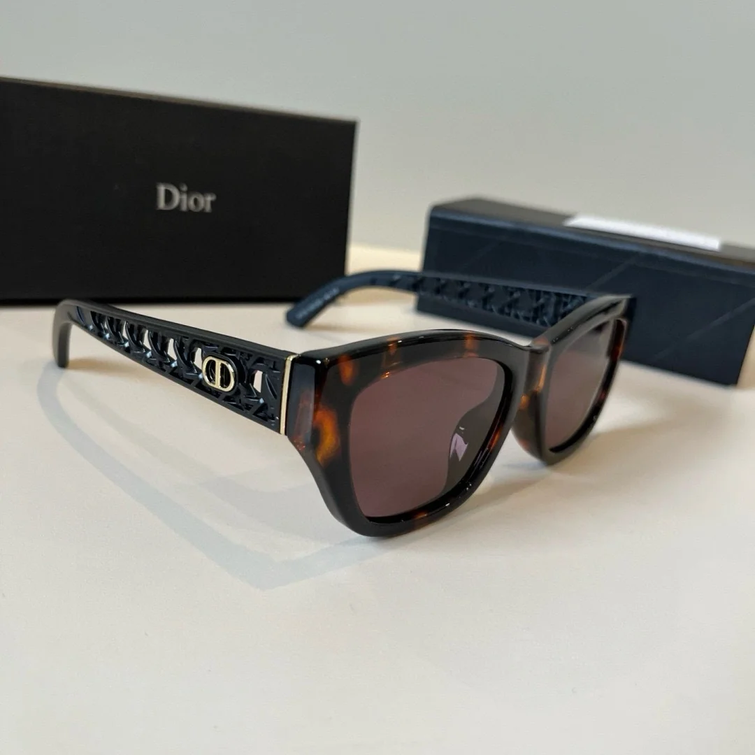 Солнцезащитные очки Dior с декоративным узором