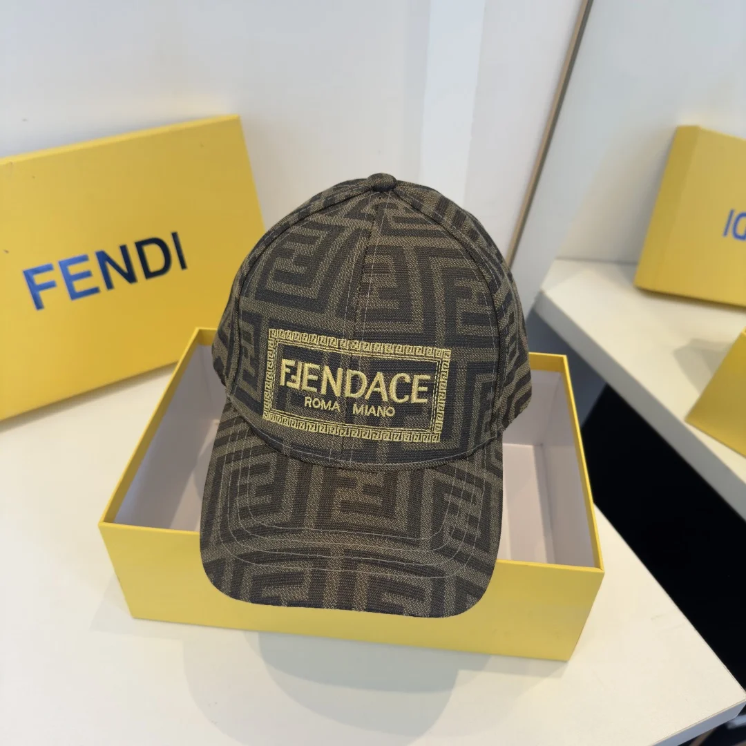 Кепка с узором в стиле Fendi - изображение 1