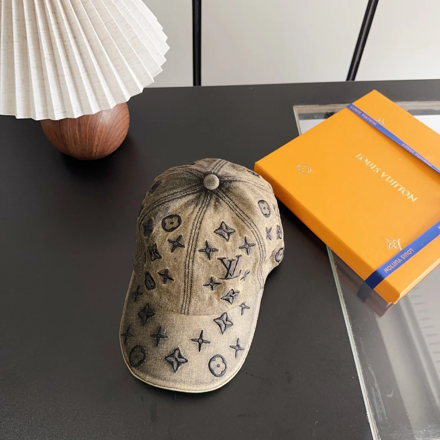 Кепка с монограммой Louis Vuitton в стиле винтаж