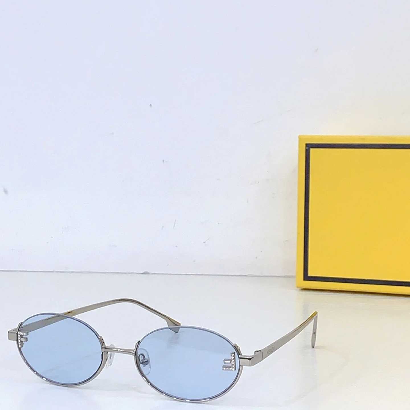 Солнцезащитные очки Fendi FE 4103 - изображение 1