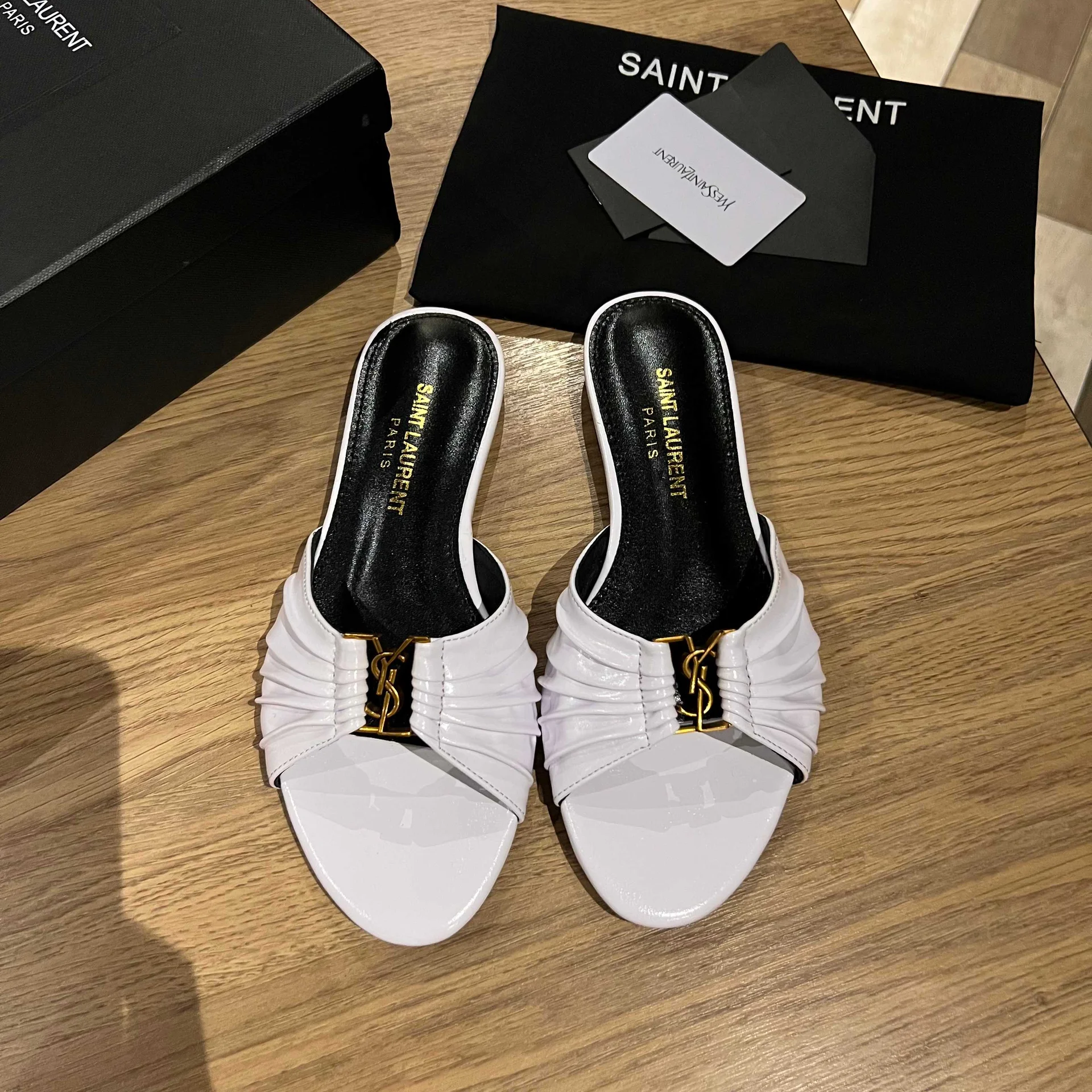 Мюли Saint Laurent женские белые с острым носком - изображение 1