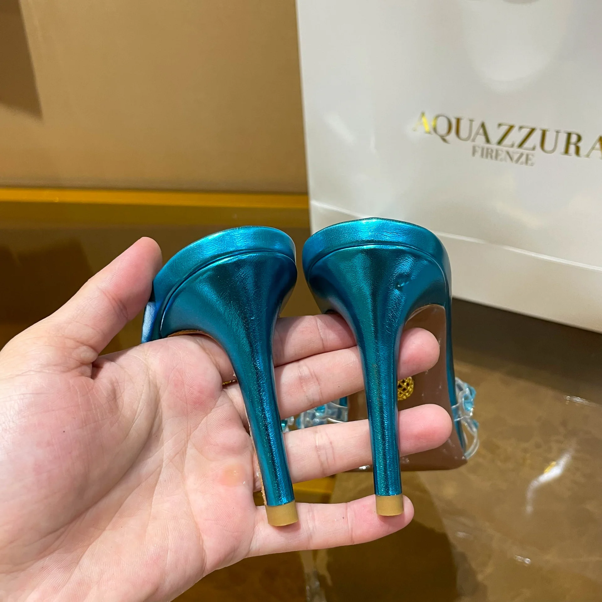Босоножки Aquazzura на шпильке со стразами - изображение 1
