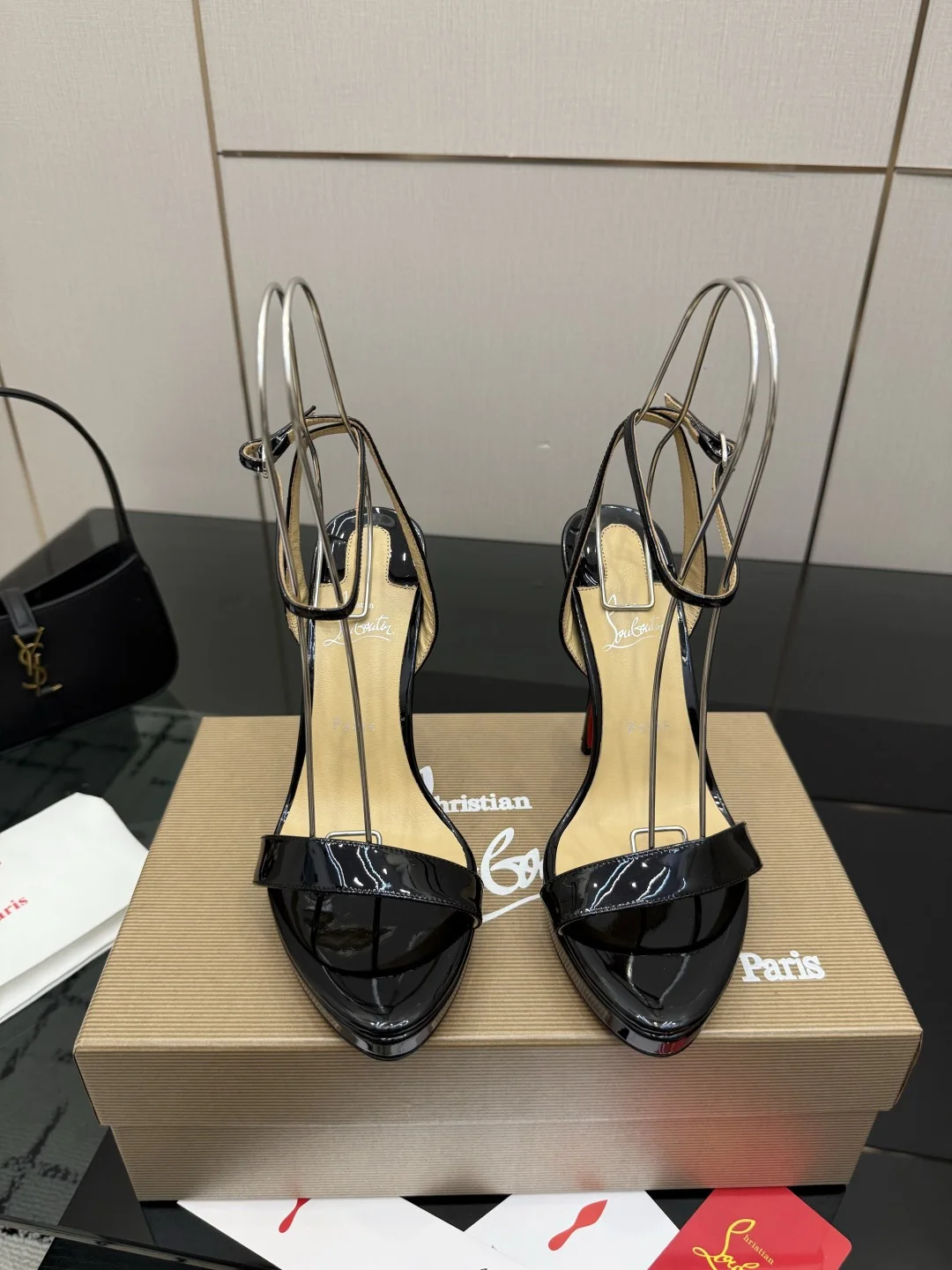 Черные лаковые туфли Christian Louboutin - изображение 1