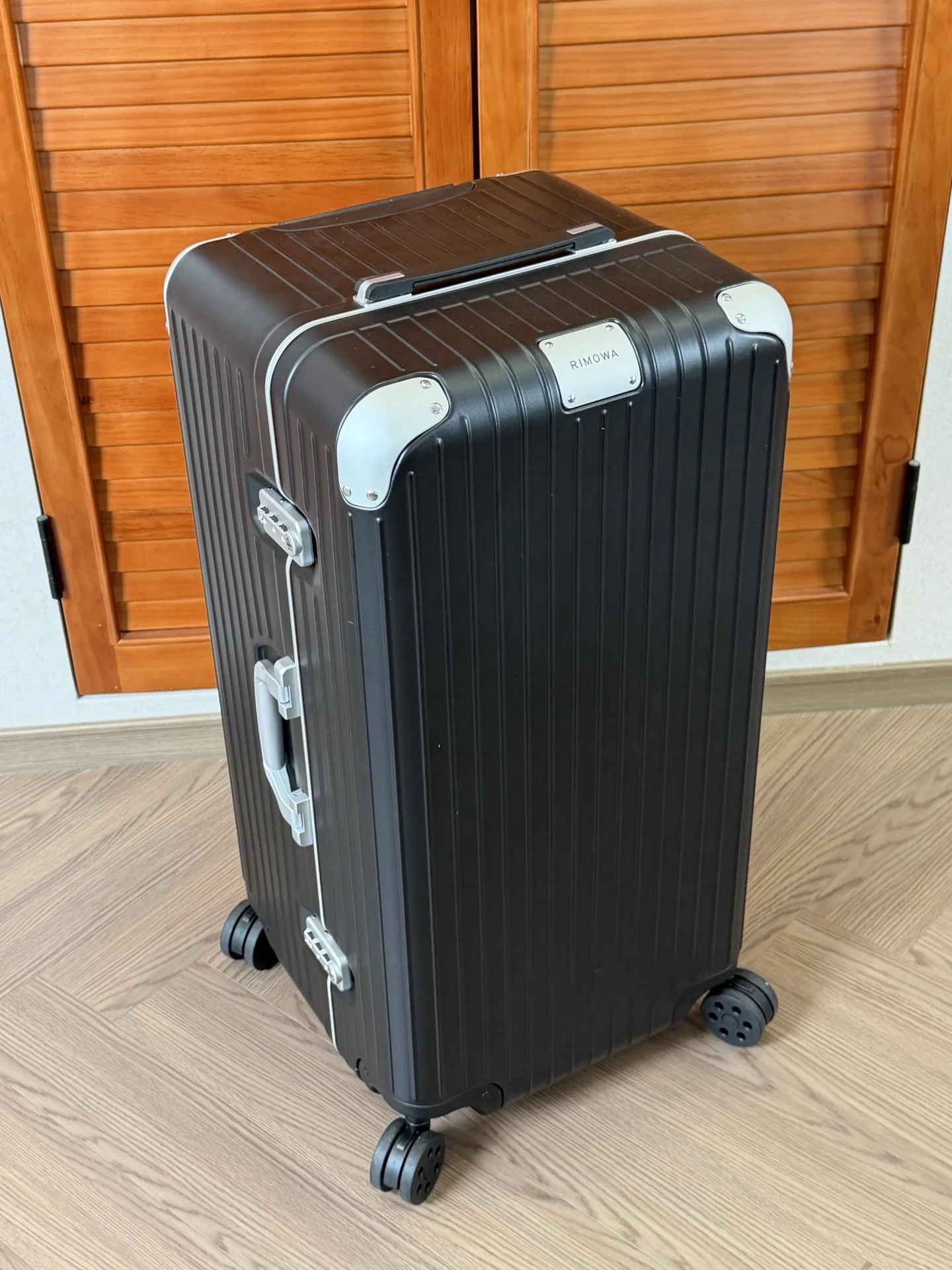 Чемодан RIMOWA твердый корпус - изображение 1