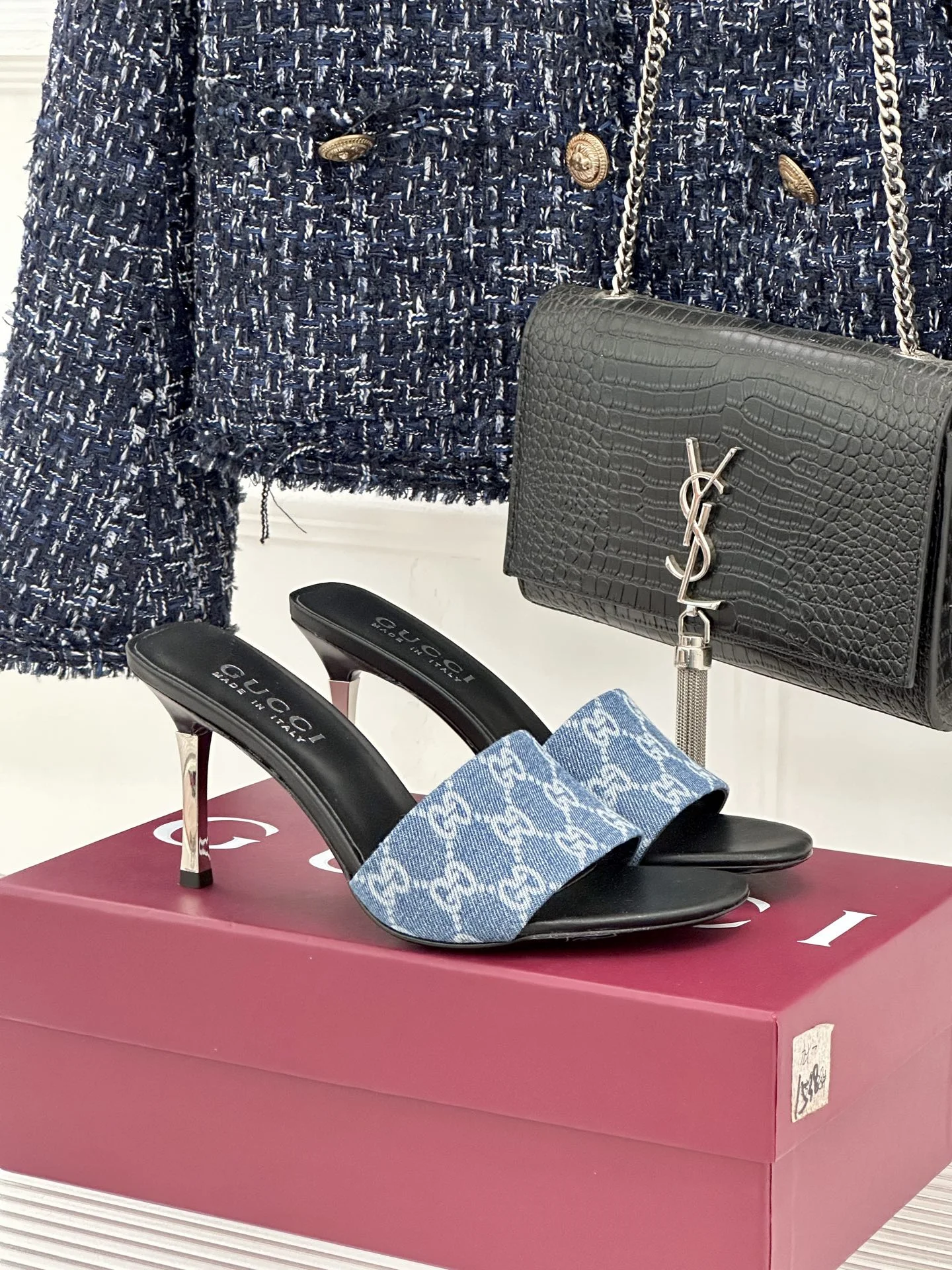 Сандалии женские Gucci с монограммой GG и металлическим каблуком