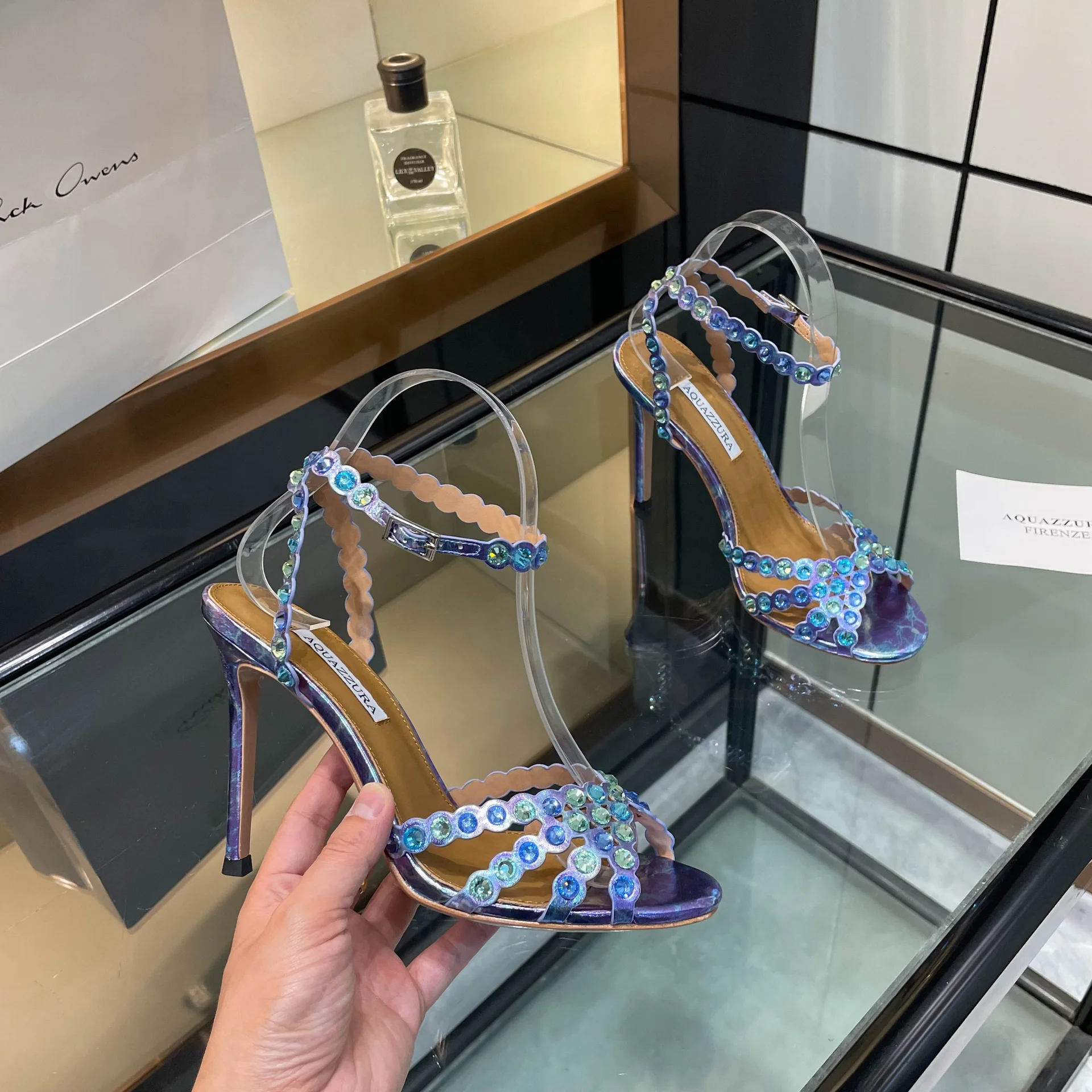 Босоножки Aquazzura с кристаллическим декором на высоком каблуке