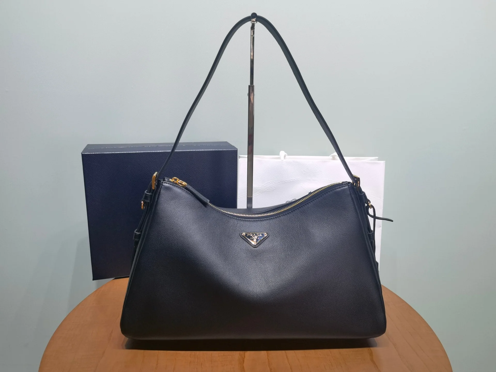 Сумка Prada Aimée большого размера - изображение 1