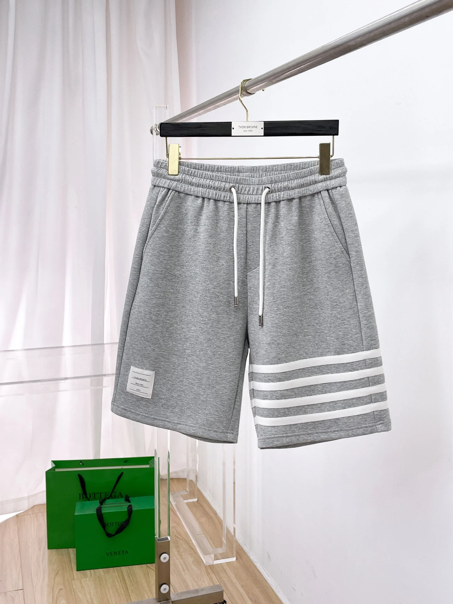 Мужские спортивные шорты Thom Browne серые