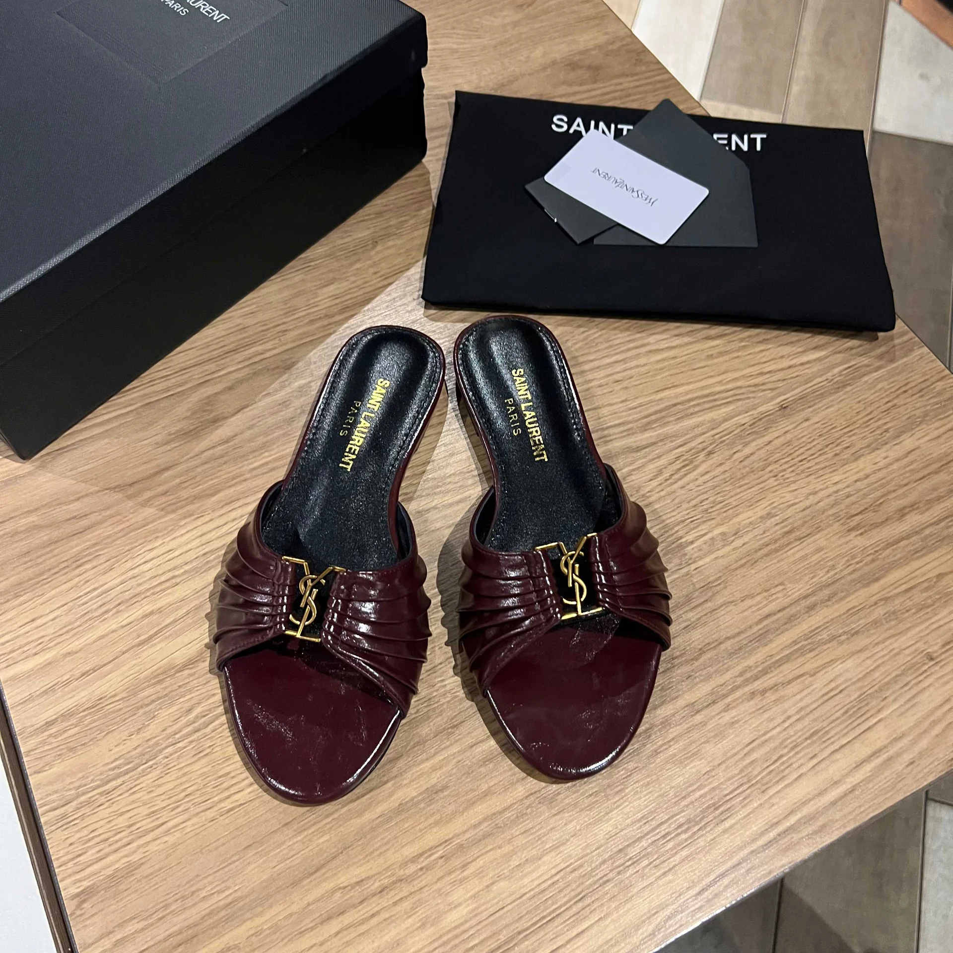 Сабо Saint Laurent с пряжкой YSL, бордовые - изображение 1